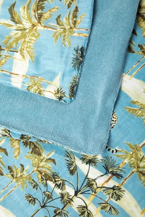 Lanidor Strandtuch "Palmenprint - Tropisches Muster auf Hellblau
