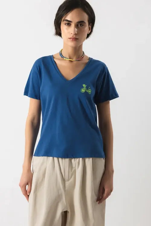 Blaues T-Shirt mit Fahrrad-Stickerei von Lanidor - V-Ausschnitt