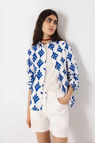 Lanidor Hemd Santorini Spirit - Weiß mit königsblauem Print aus 100% Baumwolle