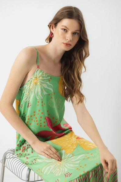 Lanidor Maxikleid mit tropischem Blumenprint - Trägerkleid in Grün mit Volant und bunten Blüten