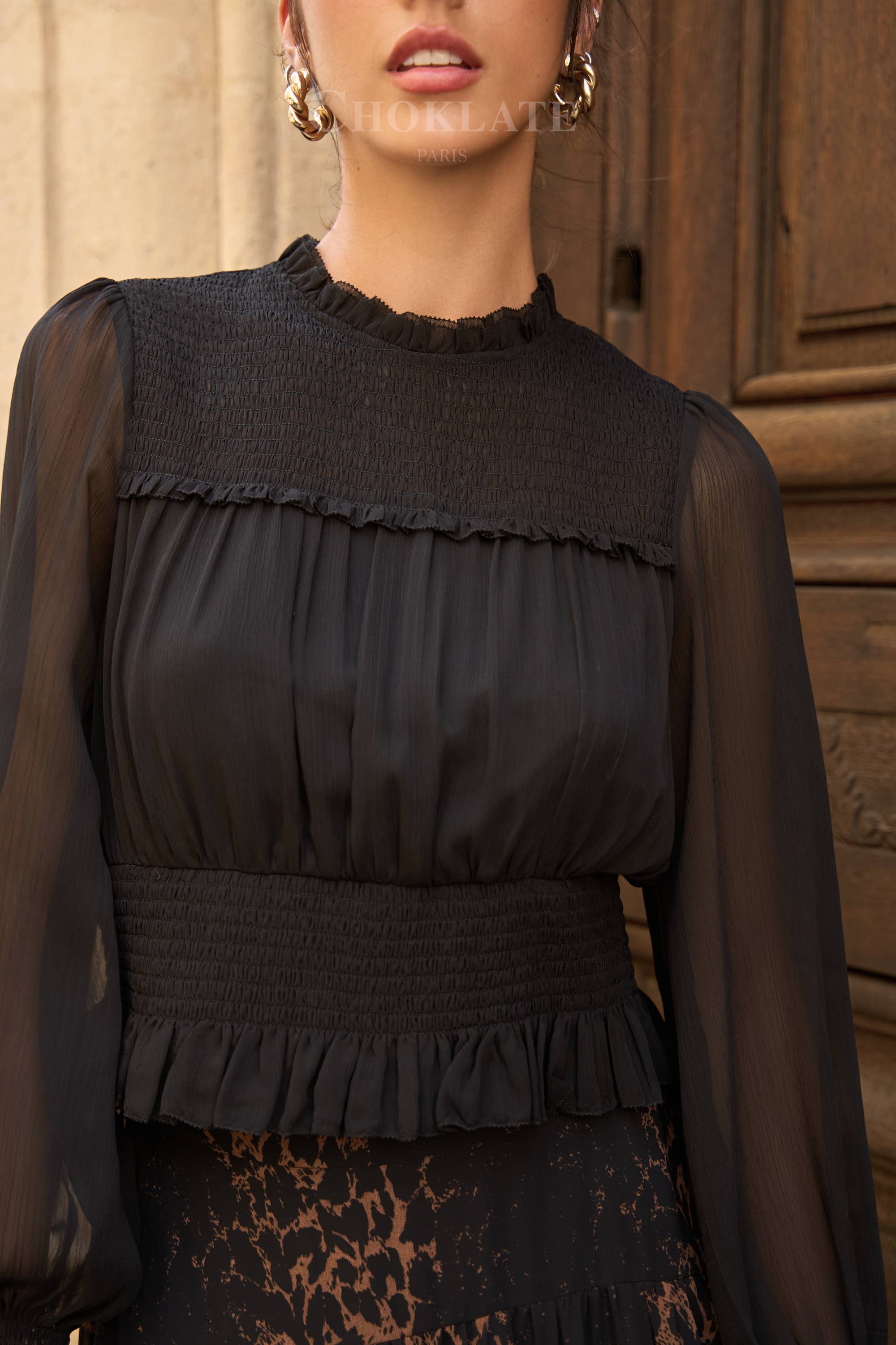 Choklate Paris Bluse Rena mit gesmokten Details und Volants Schwarz