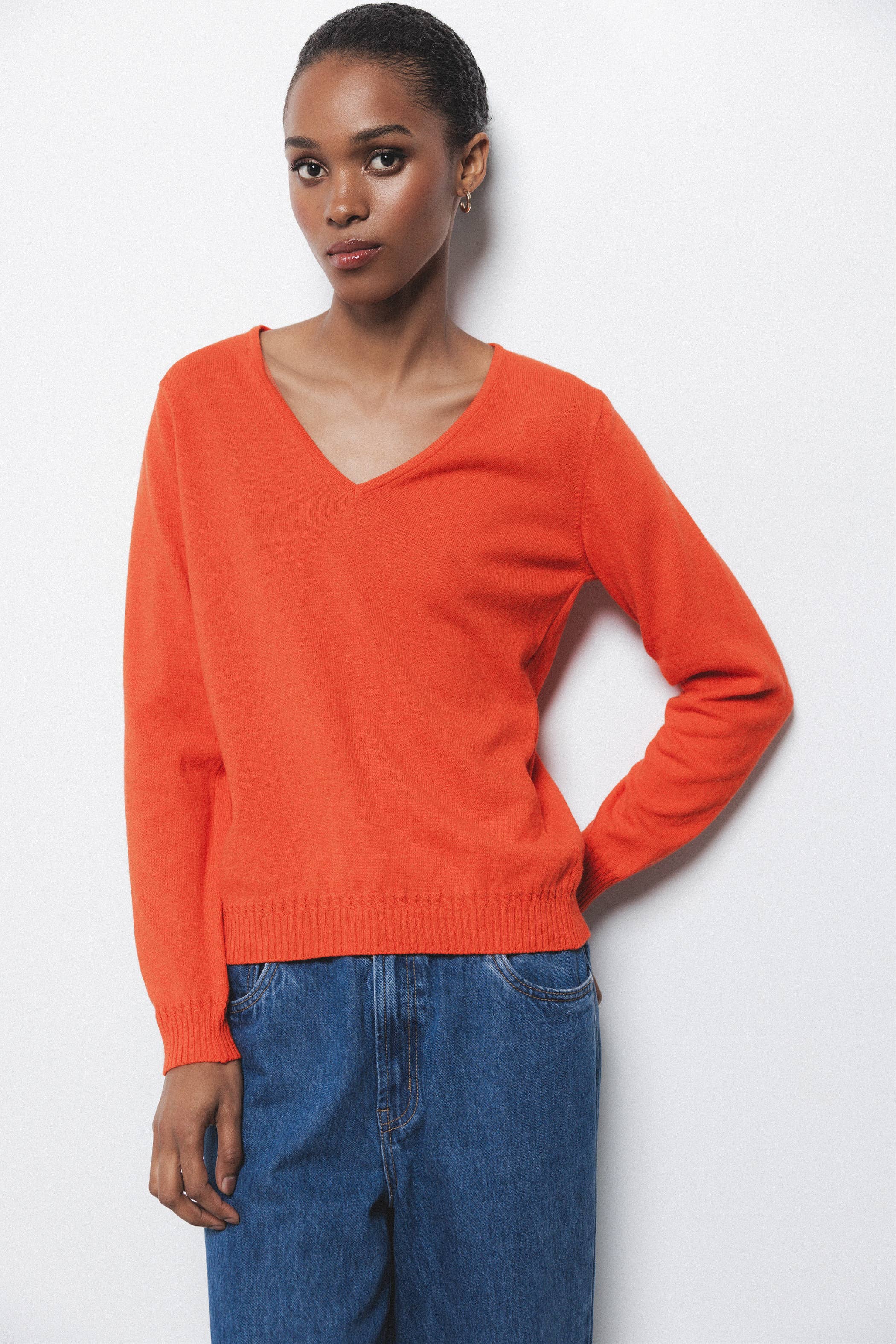 Lanidor Klassischer Pullover mit V-Ausschnitt in Orange mit feinen Details