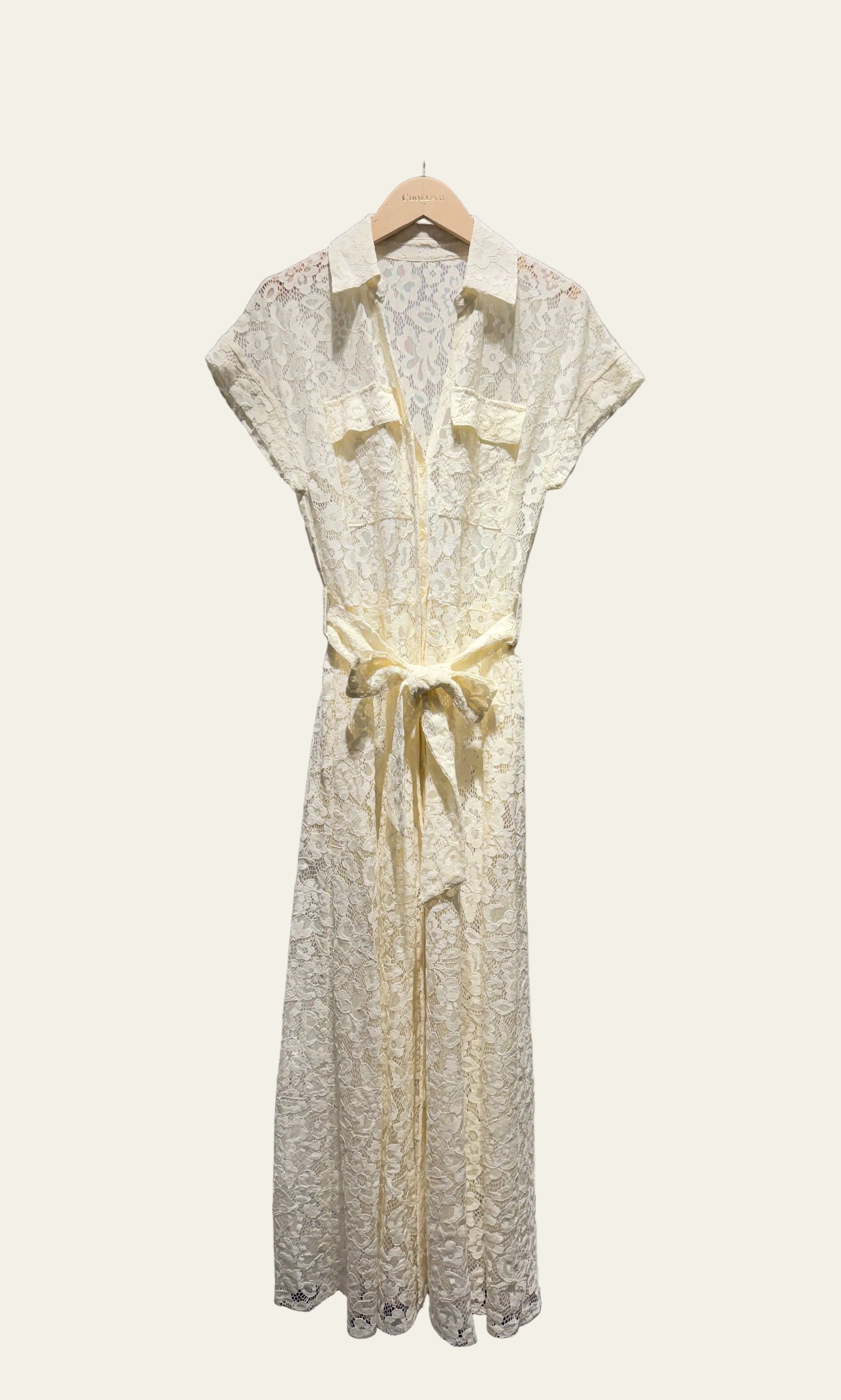 Choklate Paris Langes Kleid mit klassischem Hemdkragen aus Spitze in Ecru