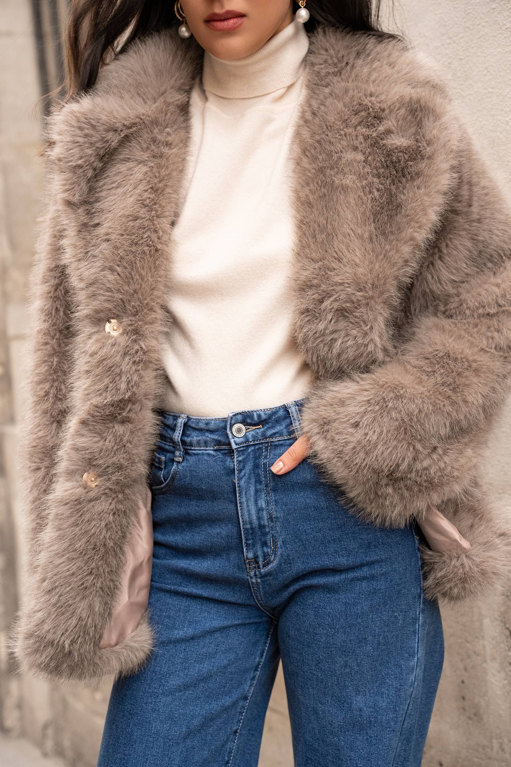 Choklate Paris Kunstfelljacke in Taupe - Luxuriös & Warm