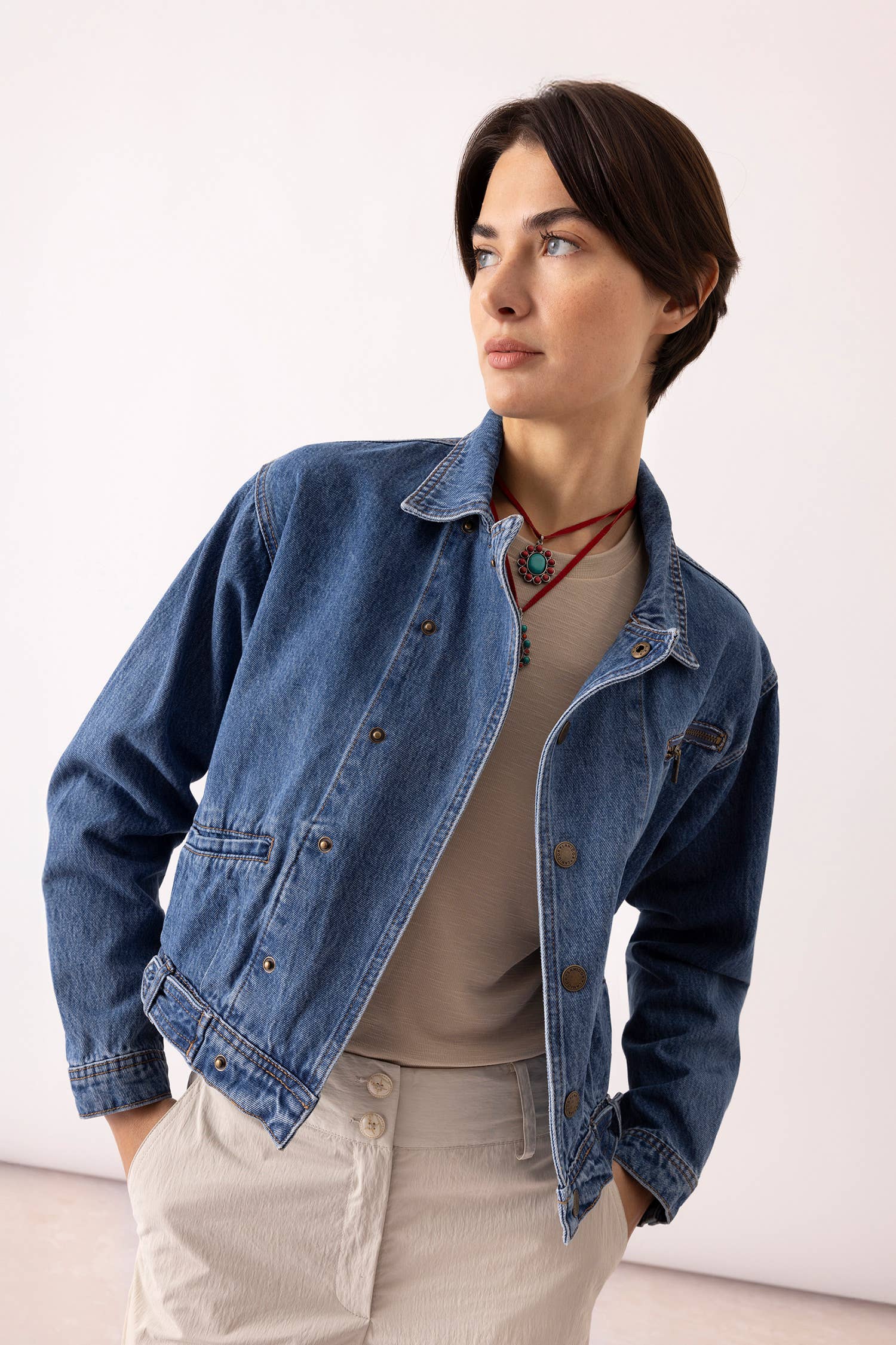 Jeansjacke mit Tasche und Riemen (426900-45): M