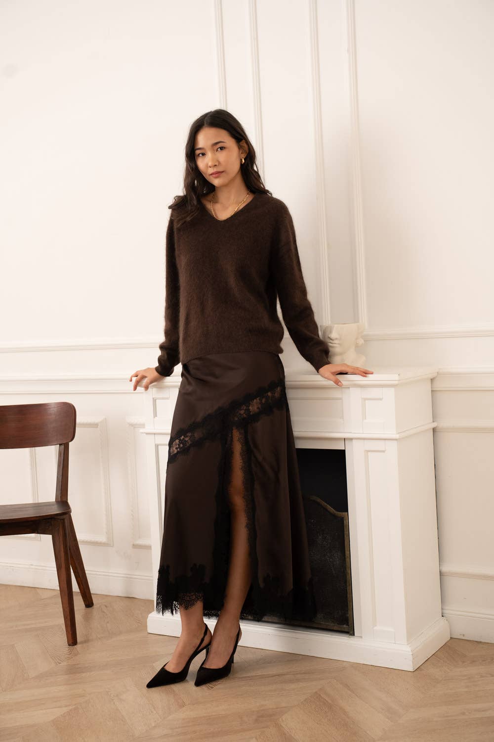 Choklate Paris - Asymmetrischer Satinrock in Braun mit Spitzendetails