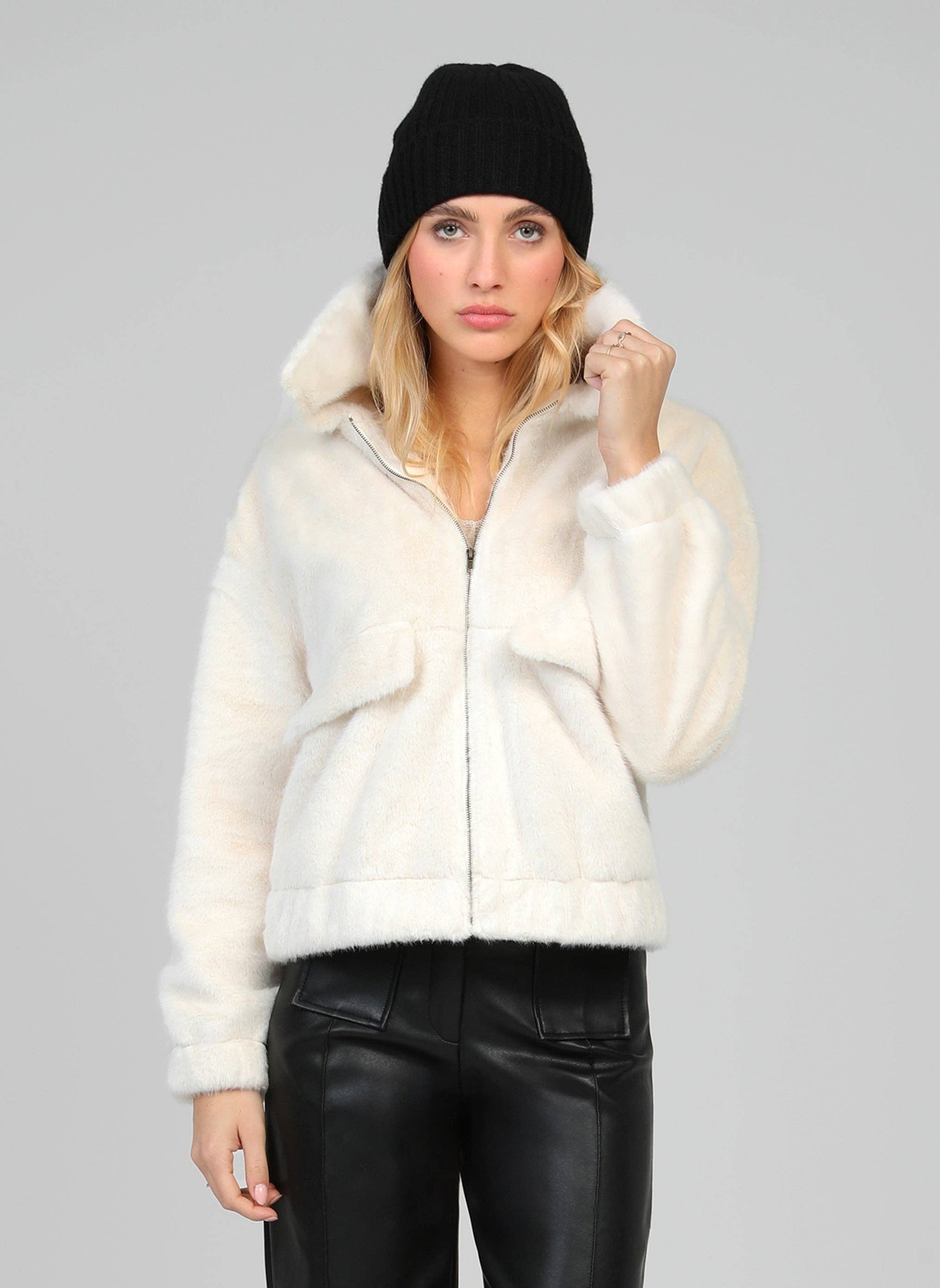 An'ge Paris Jacke Candice - Kunstfelljacke in Vanille - Kurze Jacke