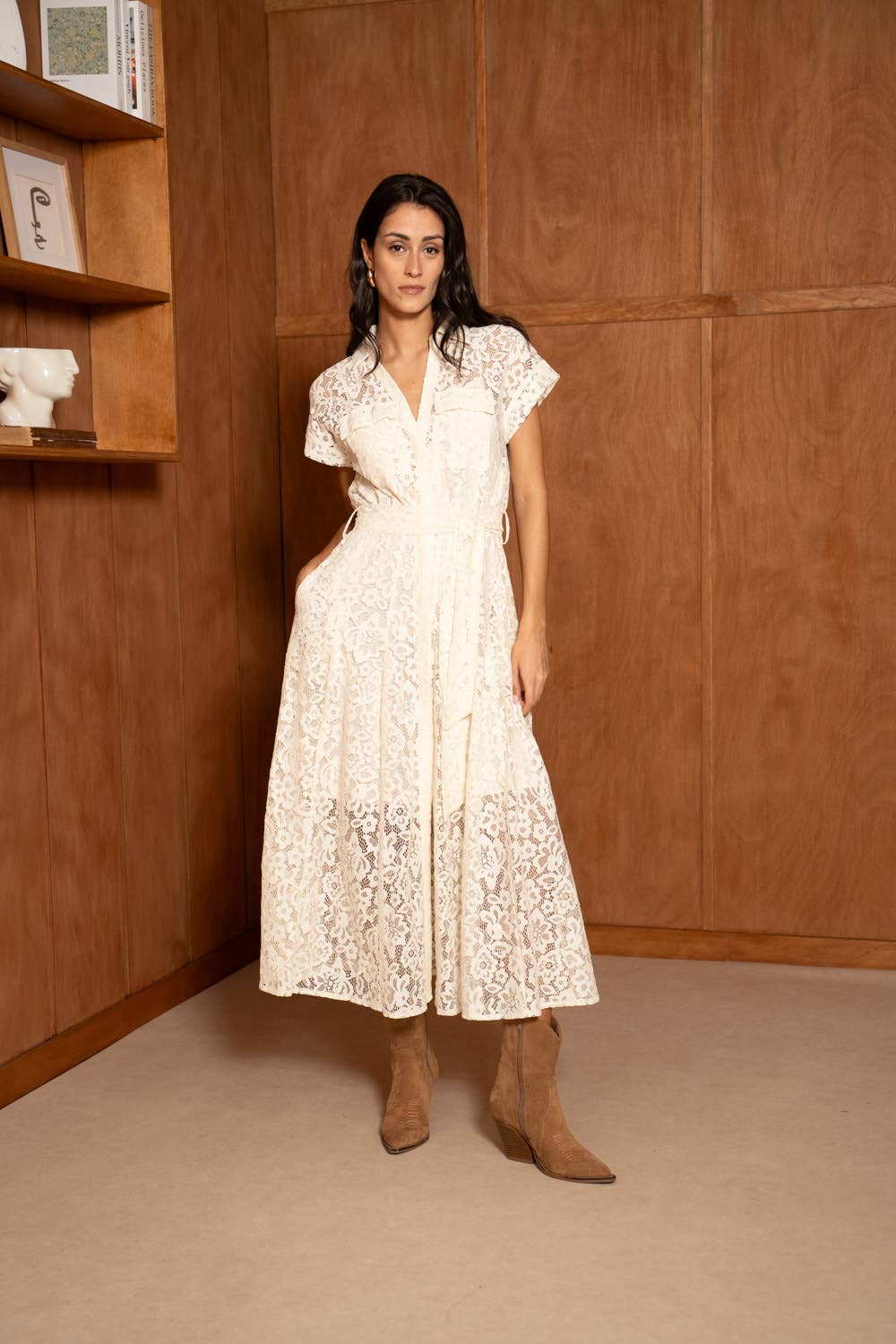 Choklate Paris Langes Kleid mit klassischem Hemdkragen aus Spitze in Ecru