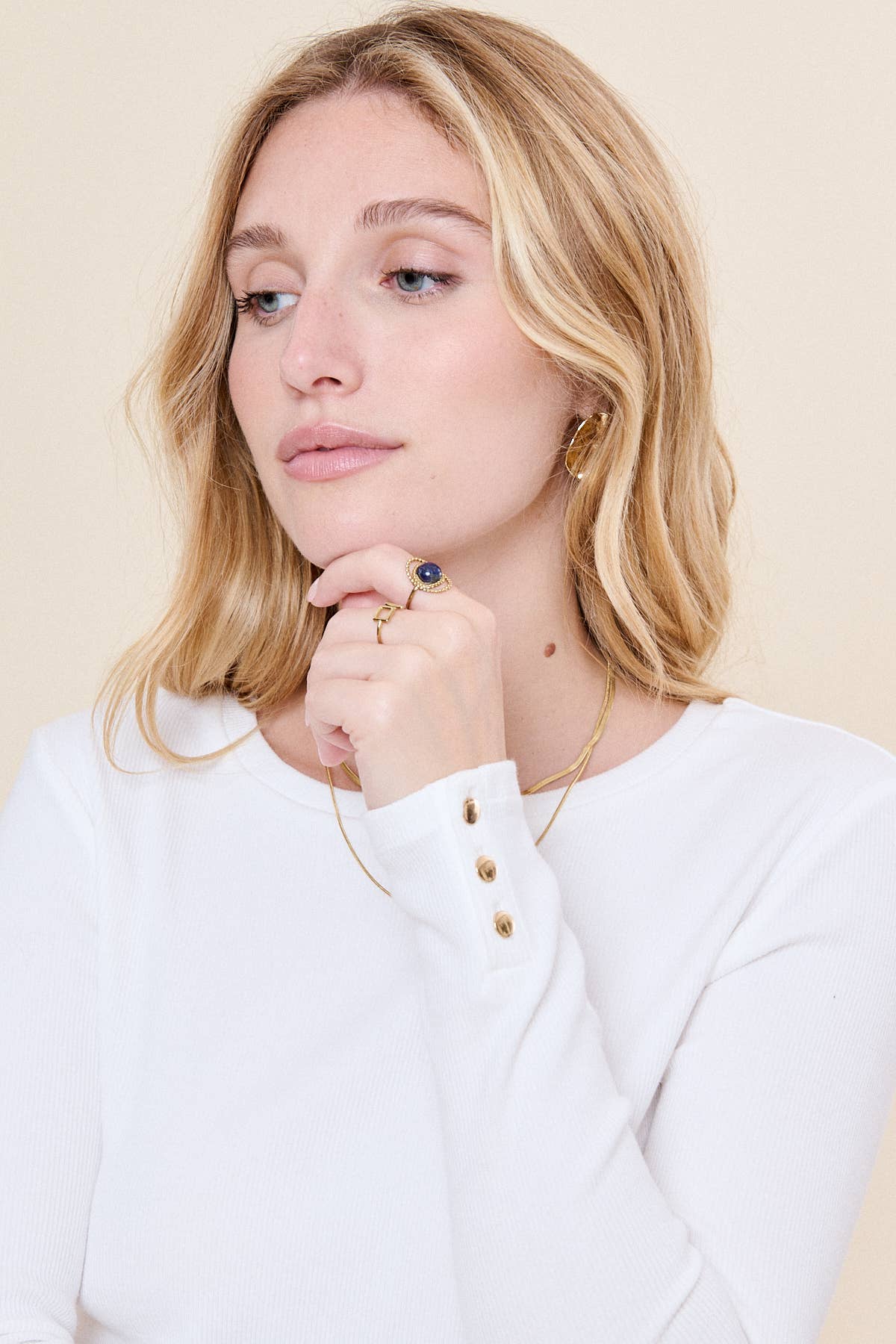 Langärmeliges T‑Shirt aus gerippter Baumwolle: Ecru / M