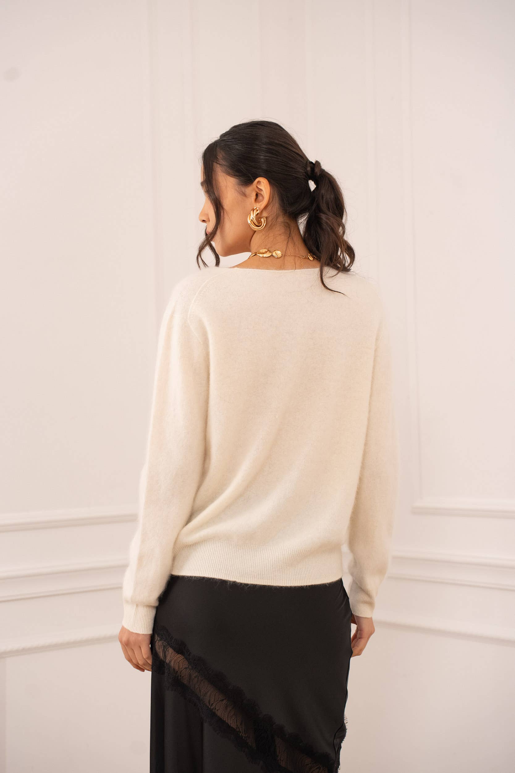 Choklate Paris Pullover mit V-Ausschnitt aus gebürsteter Wolle & Kaschmir in Ecru