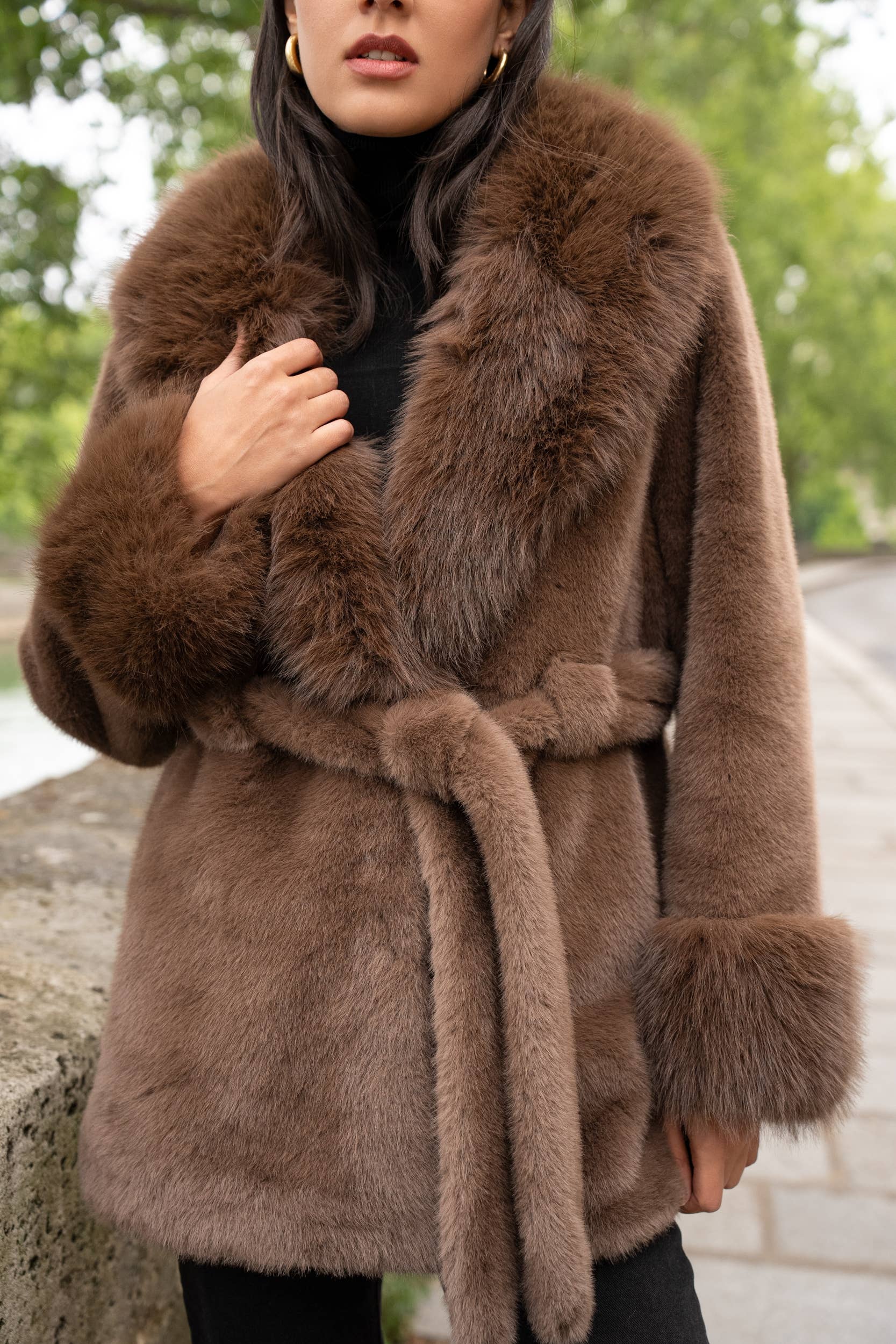 Choklate Paris - Kurzmantel - Fake Fur - mit glamourösem Kragen - Braun
