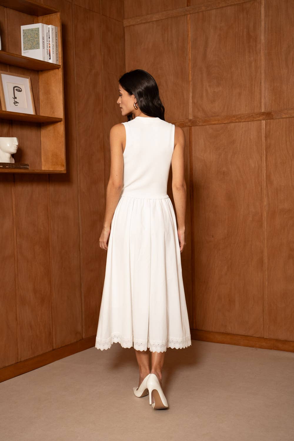 Choklate Paris Kleid aus raffiniertem Materialmix - Feinstrick-Oberteil mit Polokragen Weiß