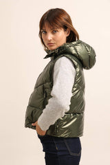 Attrait Paris kurze Metallic-Steppweste mit Kapuze Khaki