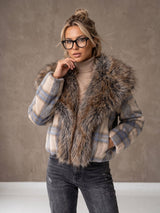 Cherry Paris Jacke Aeryn mit Karomuster und Kunstfellkragen Beige