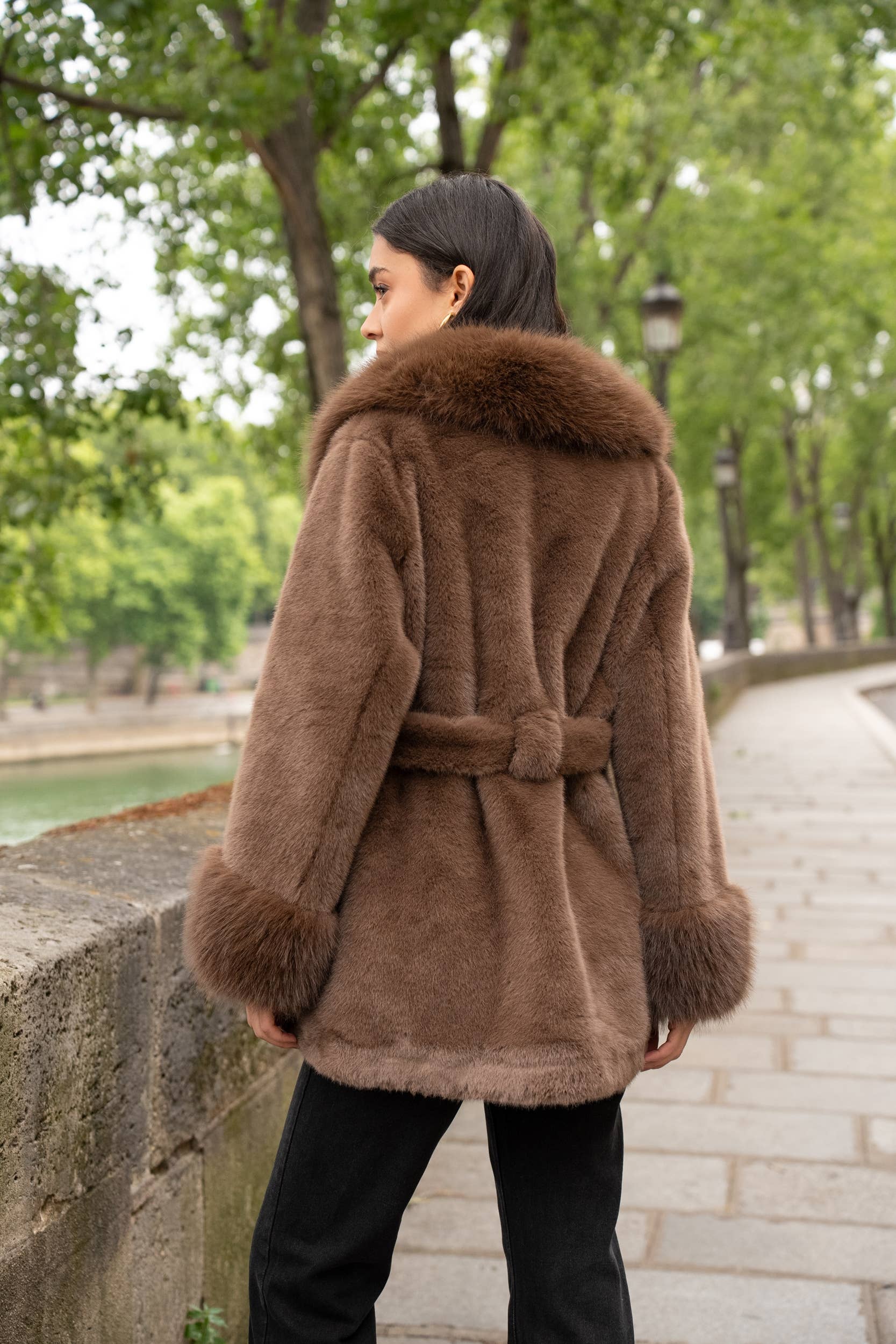 Choklate Paris - Kurzmantel - Fake Fur - mit glamourösem Kragen - Braun
