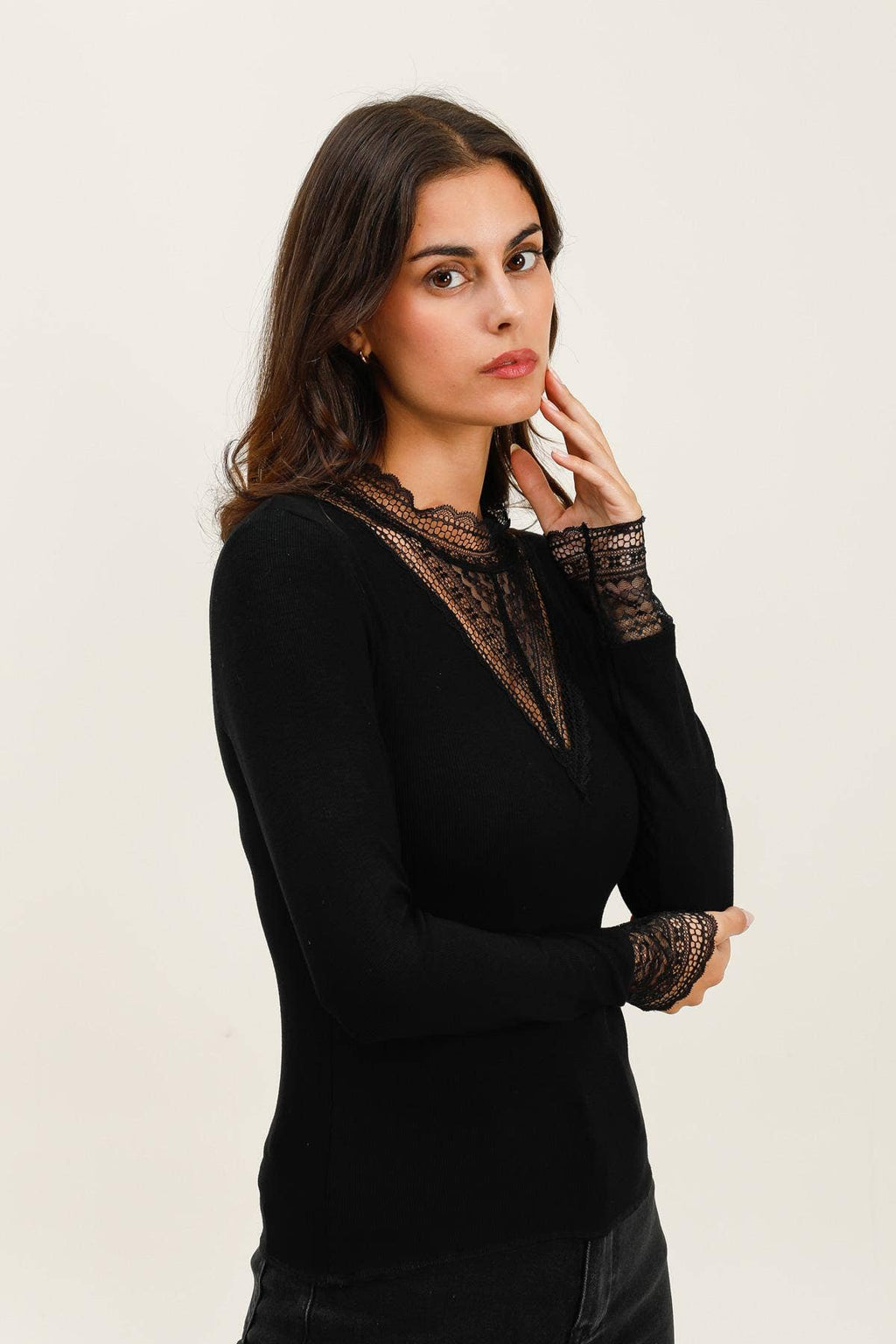 Choklate Paris - Langarmshirt "Louna"  mit Spitzendetails - Schwarz