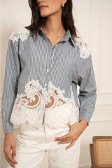 Choklate Paris Baumwollbluse mit Spitzeneinsätzen - gestreift - Blau-Weiß