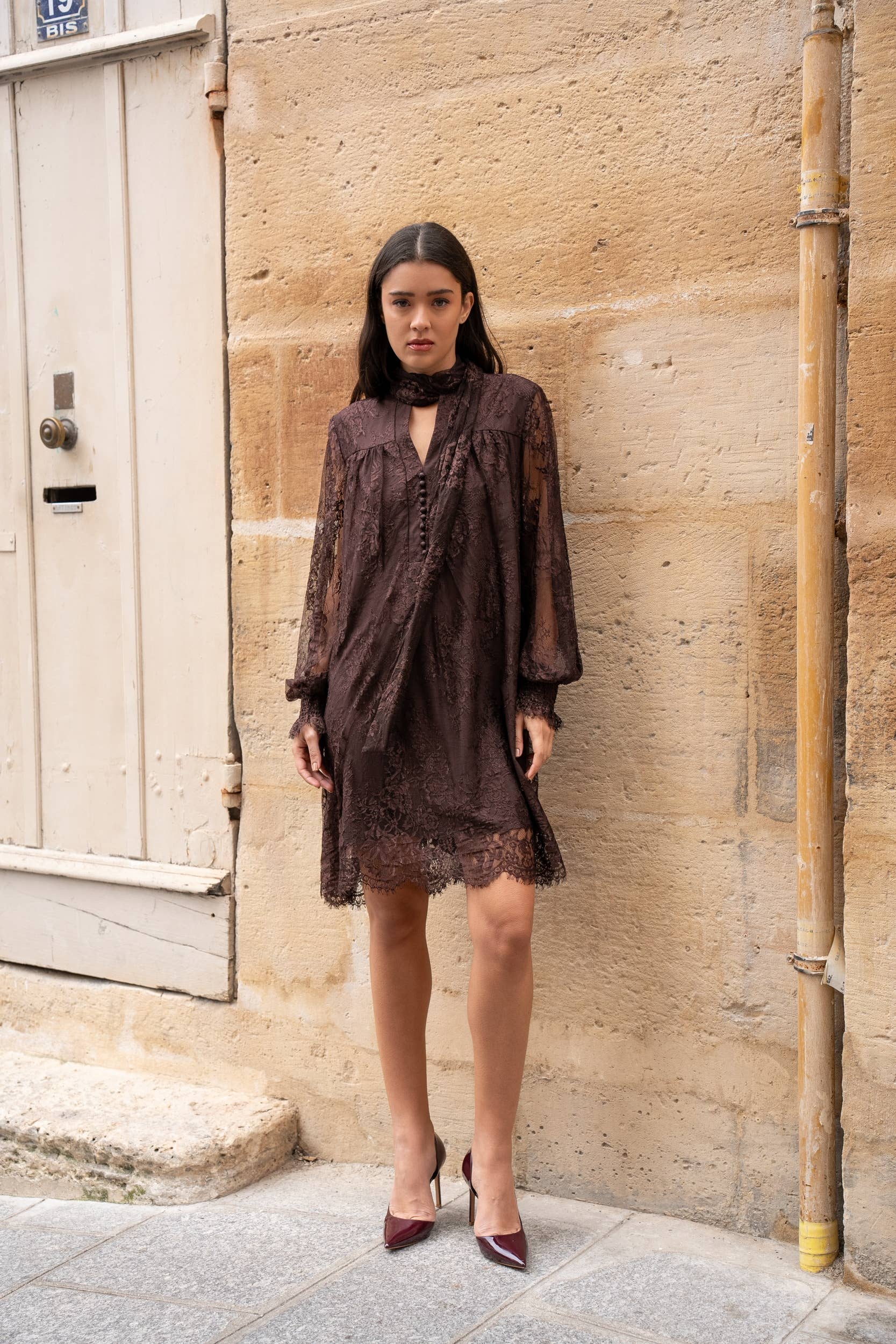 Choklate Paris Spitzenkleid mit Schleife am Kragen - Schoko-Braun