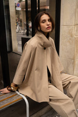 Attentif Paris kurze Capejacke Camel im Oversize-Schnitt