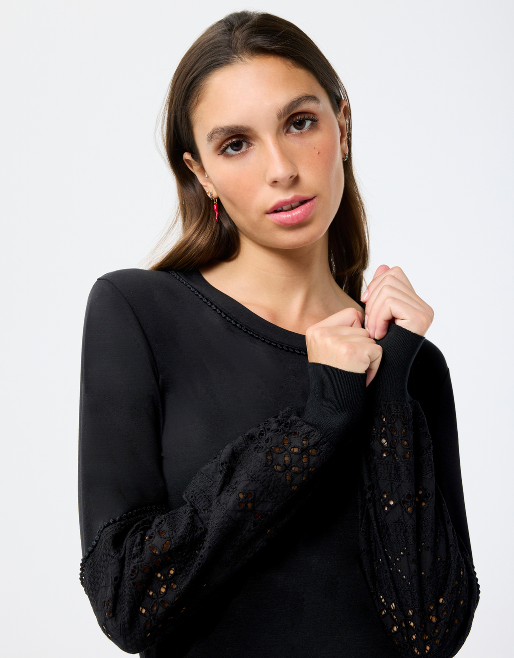Pullover "LEA" mit Spitze - elegant & bequem in Schwarz - Leo & Ugo