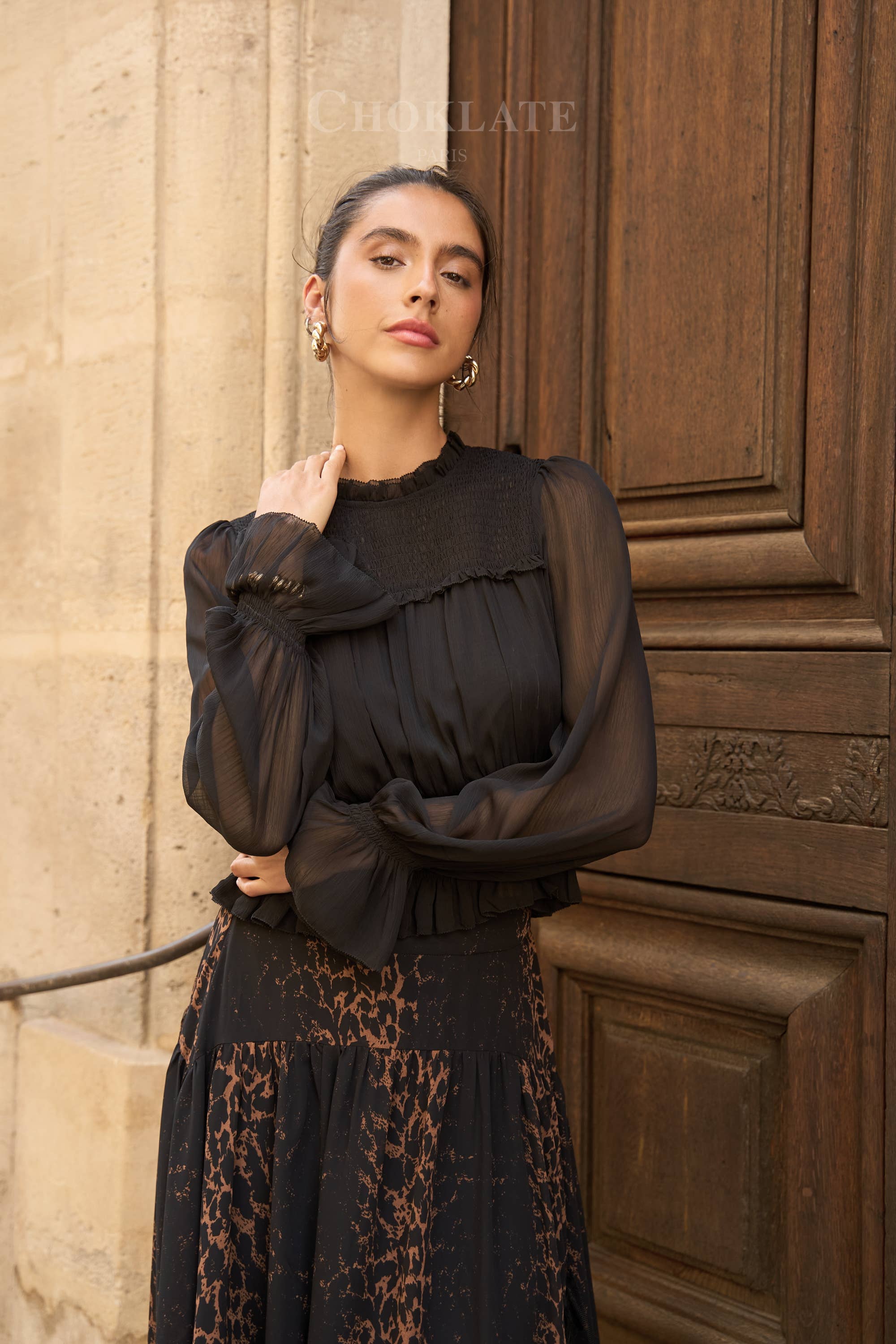 Choklate Paris Bluse Rena mit gesmokten Details und Volants Schwarz