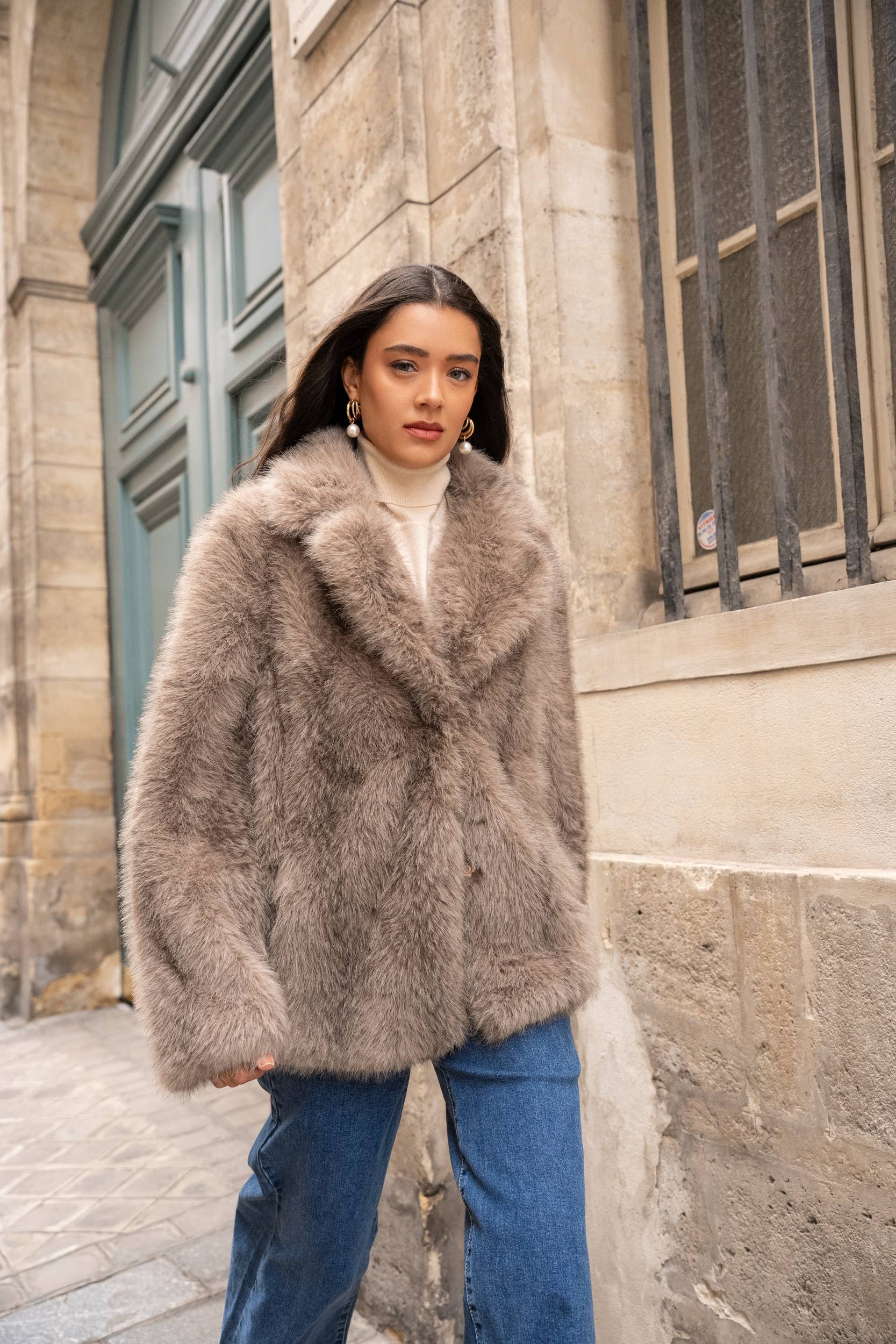 Choklate Paris Kunstfelljacke in Taupe - Luxuriös & Warm