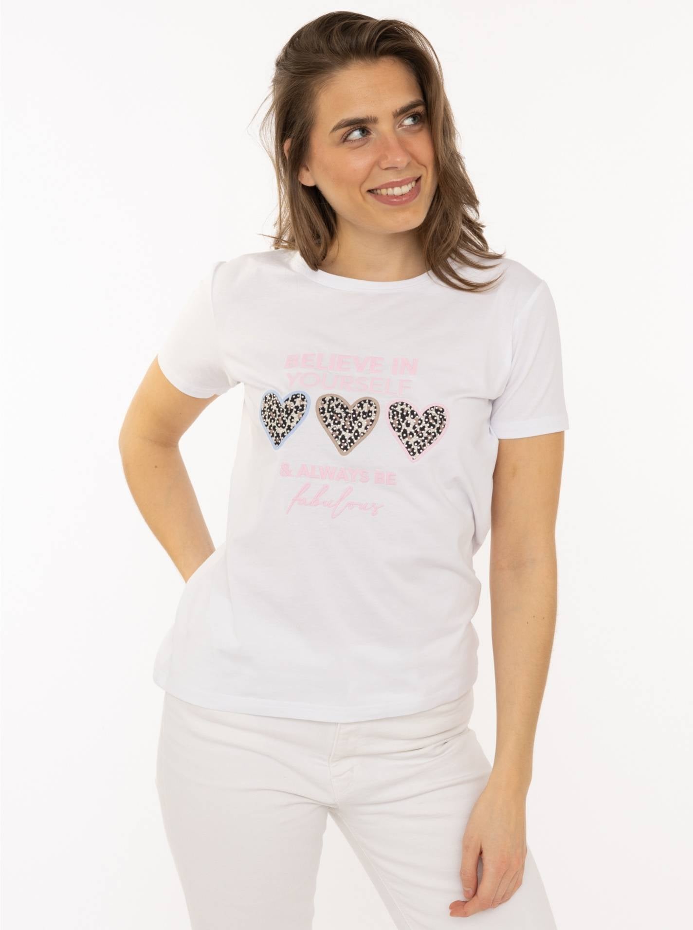 Zwillingsherz - T-Shirt "Always Believe" in Weiß - Mit Leoparden-Herzen