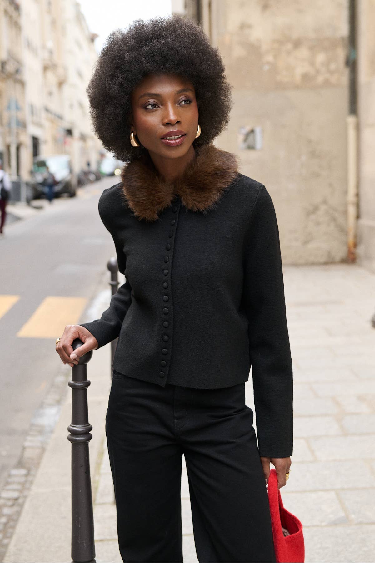 Nathael Paris kurzer Cardigan in Schwarz mit abnehmbarem Fellkragen