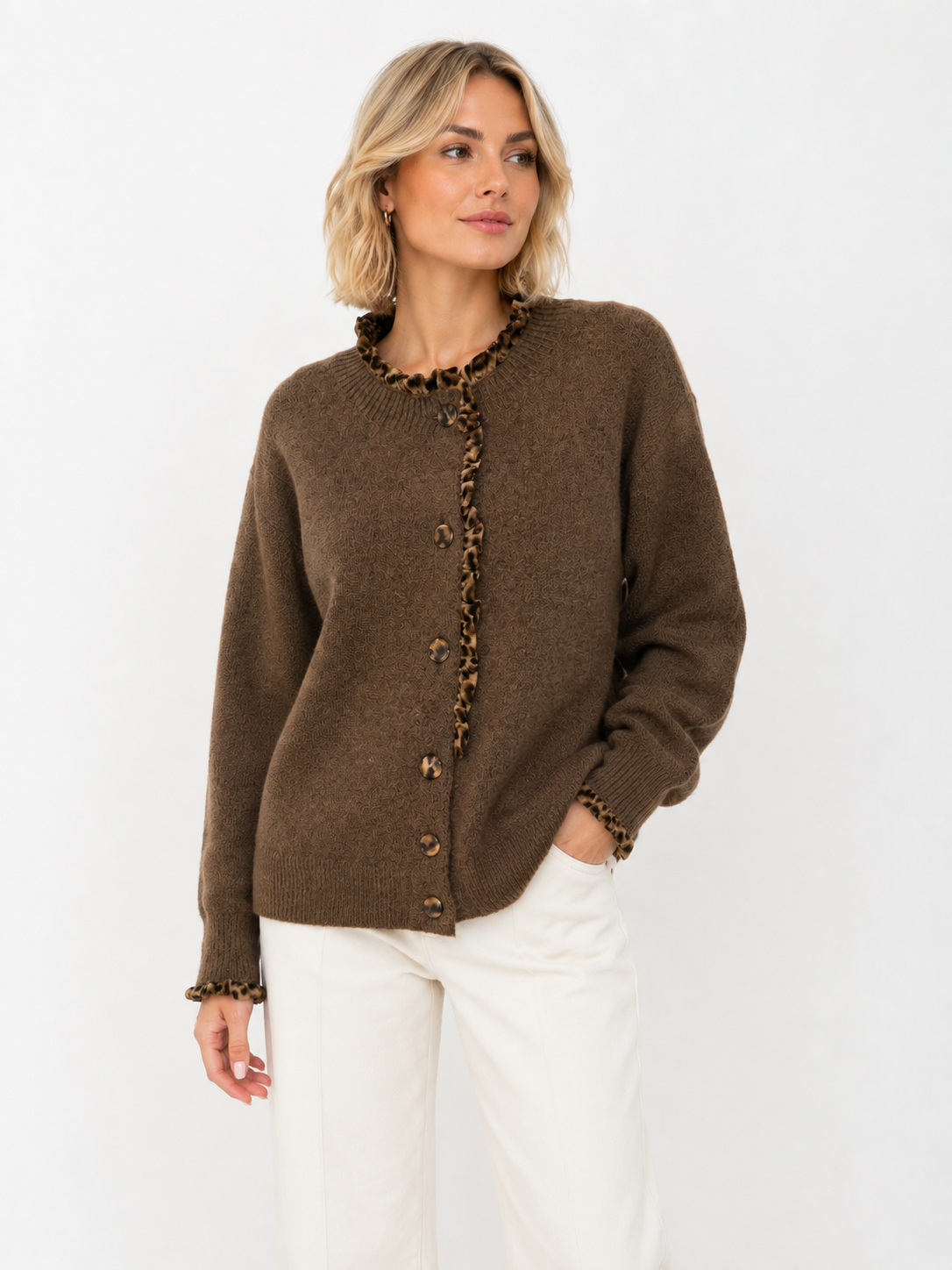 Cardigan aus Strick mit Leopardenrüschen – AP192: Brun / Standard / Taille unique