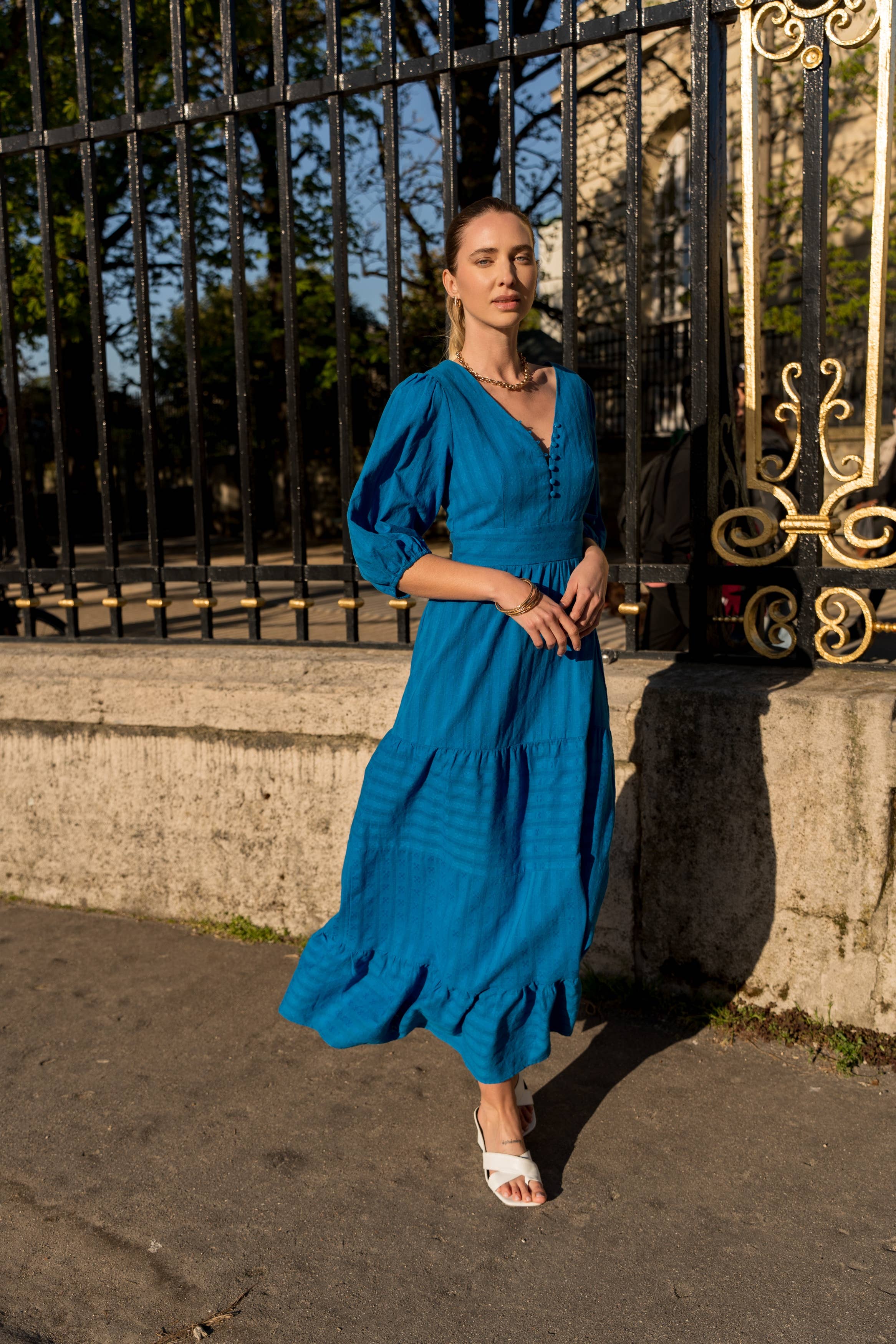 Choklate Paris Maxikleid Taylor aus durchbrochener Baumwolle Königsblau