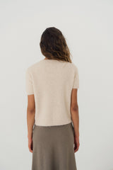 Lulumary Weicher Kurzarm-Pullover mit seitlichen Knöpfen in Beige – gerader Schnitt