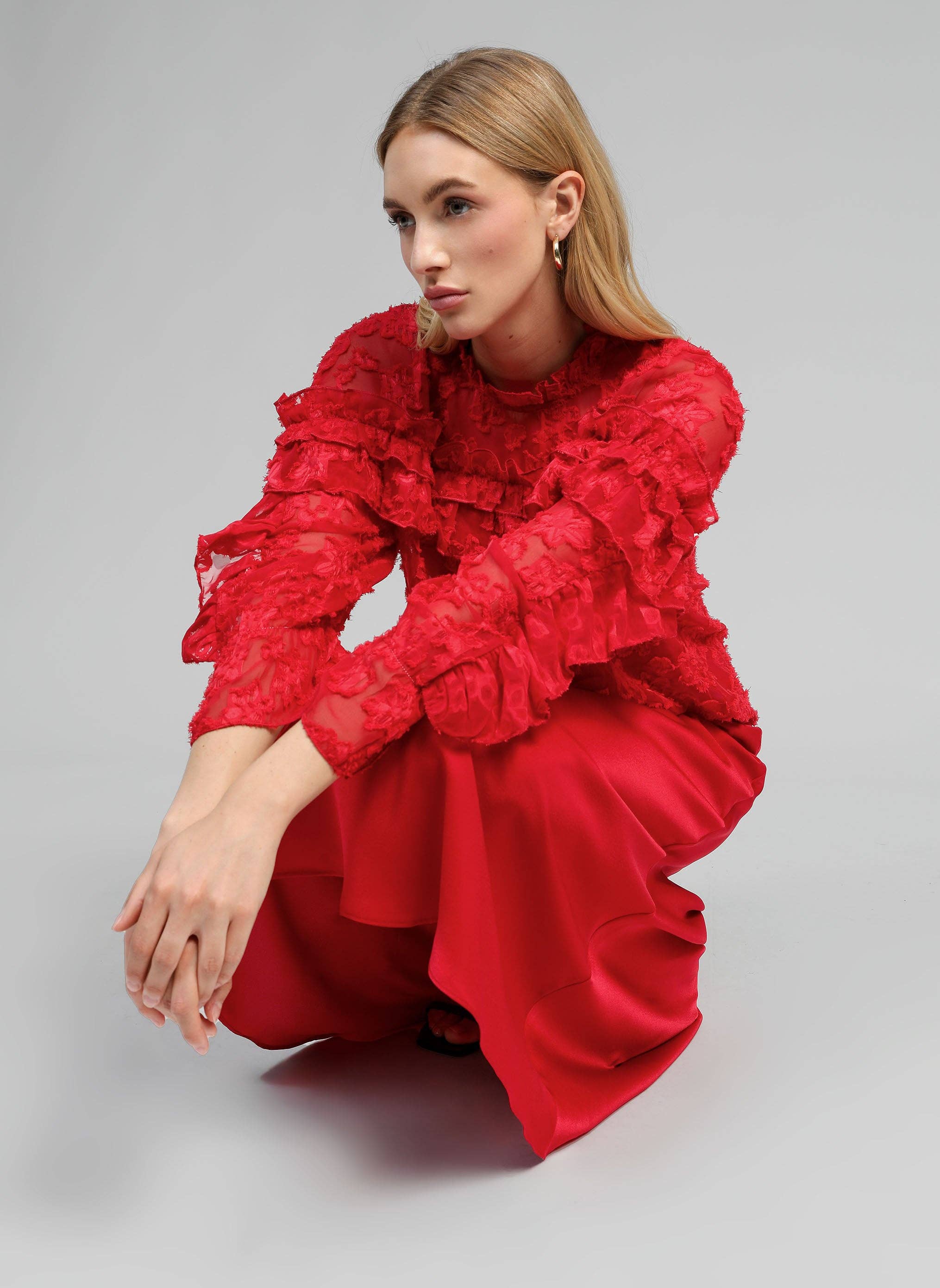 An'ge Paris Bluse Soely Rot - Jacquard-Semitransparent - Volant