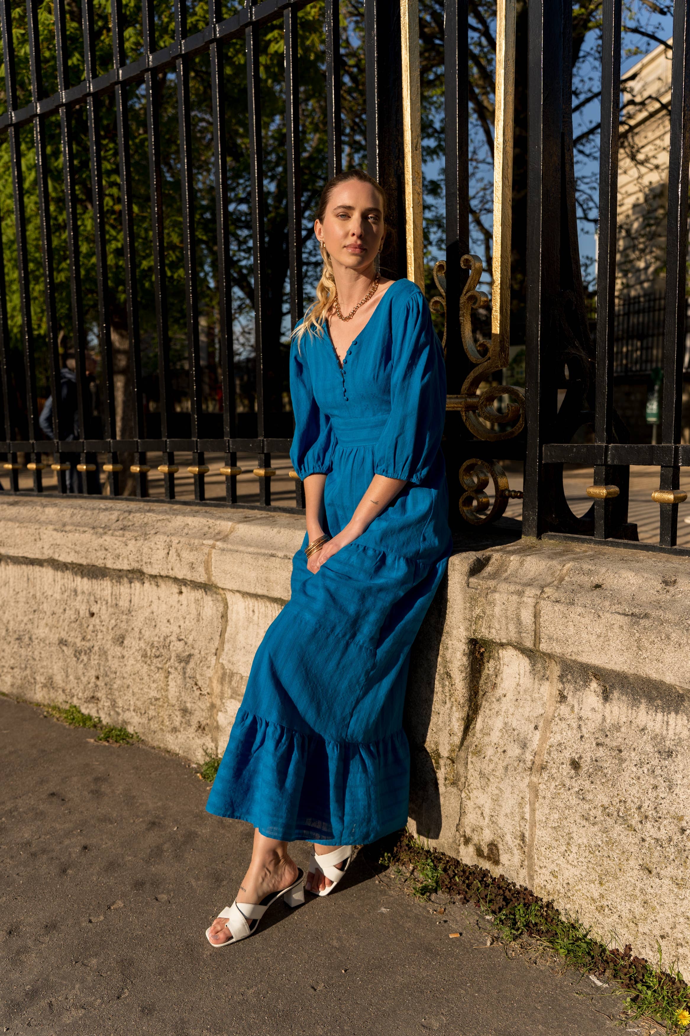 Choklate Paris Maxikleid Taylor aus durchbrochener Baumwolle Königsblau