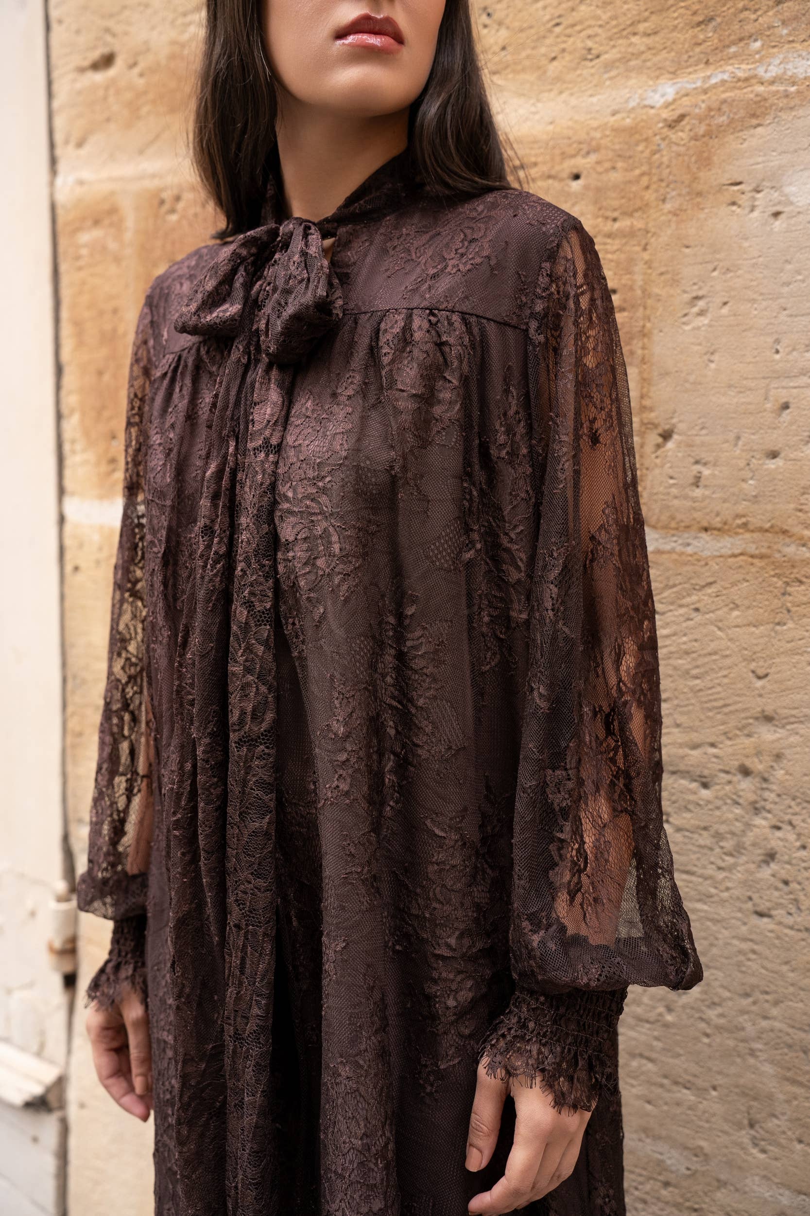 Choklate Paris Spitzenkleid mit Schleife am Kragen - Schoko-Braun