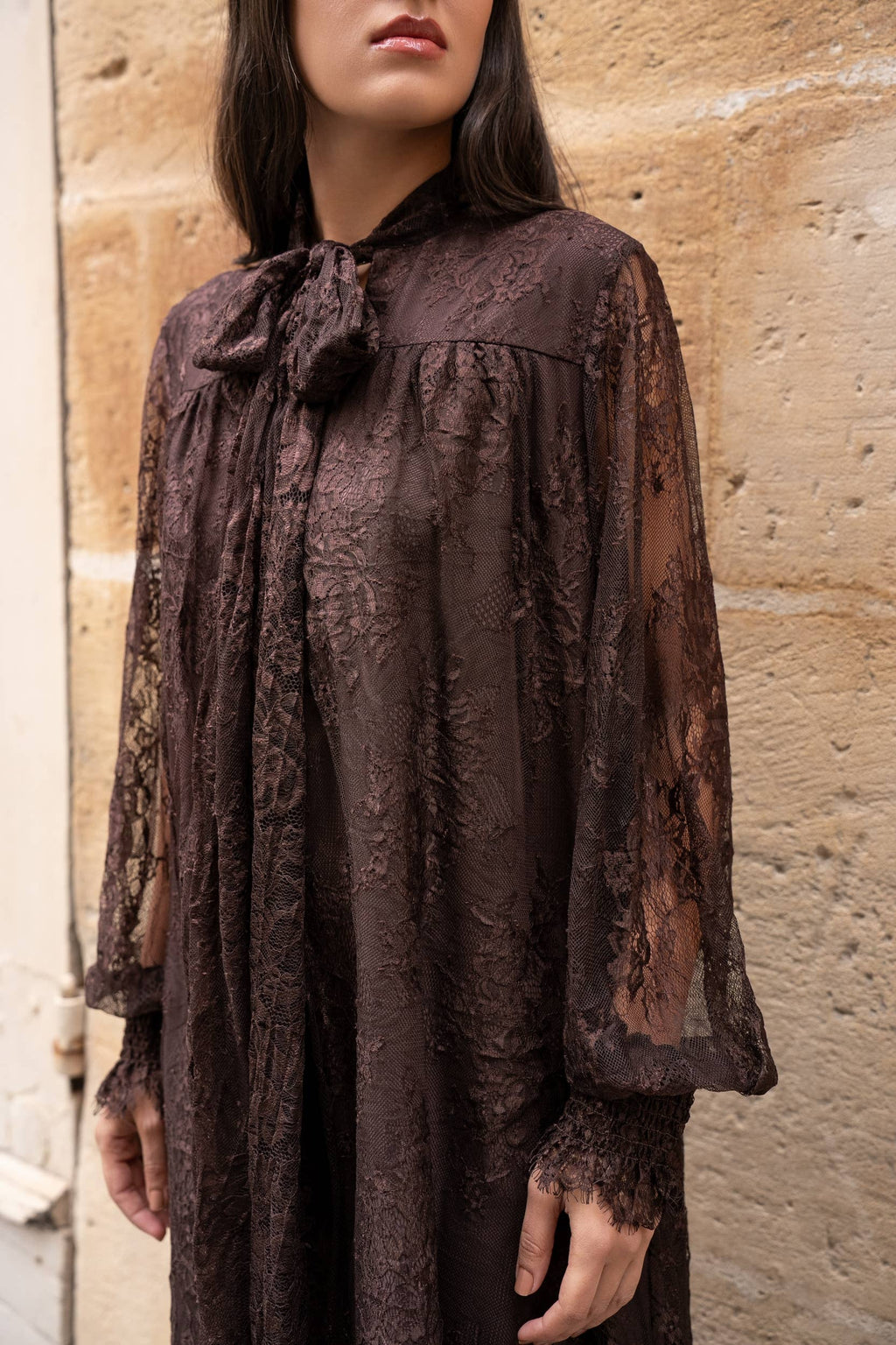 Choklate Paris Spitzenkleid mit Schleife am Kragen - Schoko-Braun