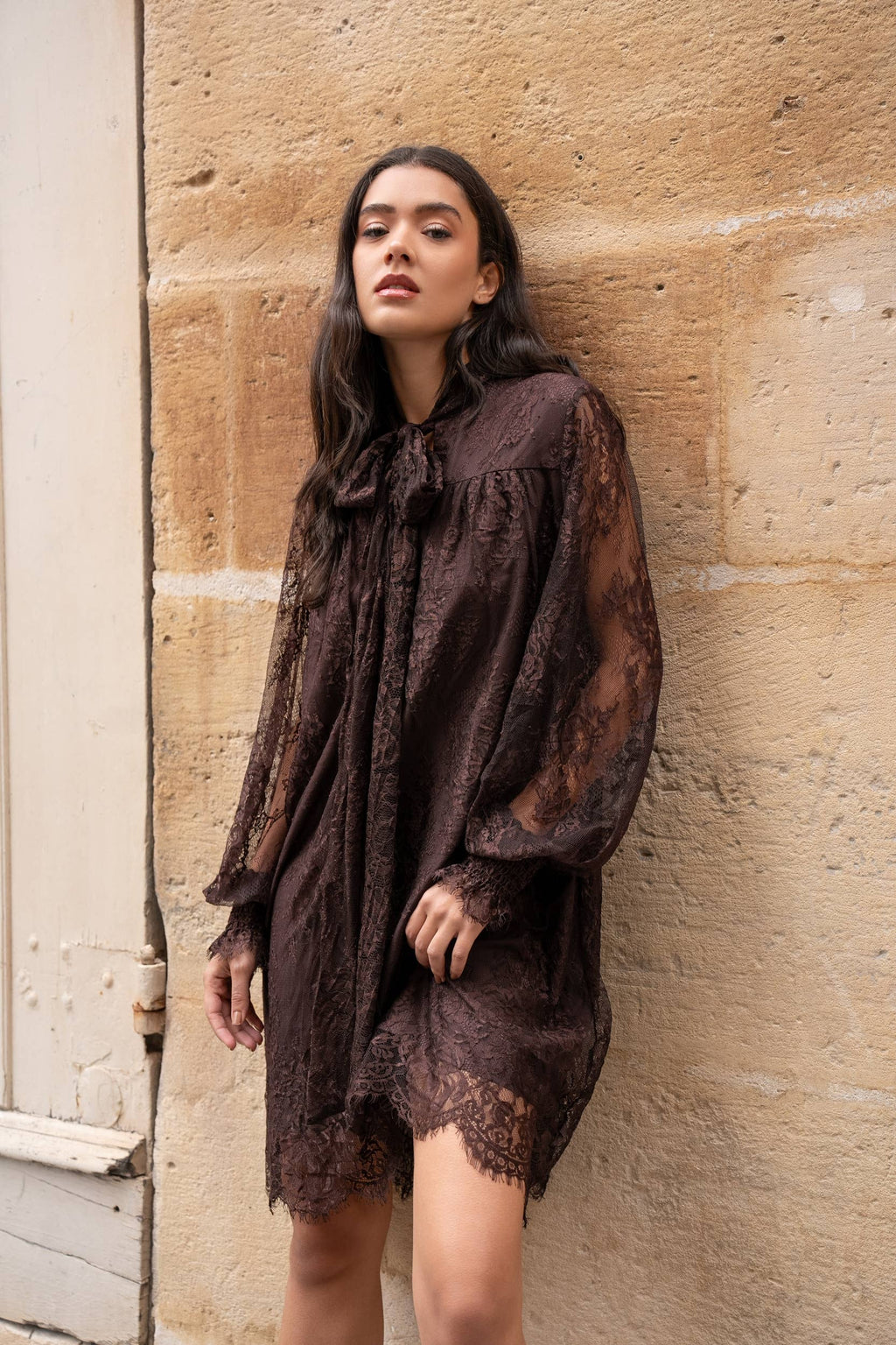 Choklate Paris Spitzenkleid mit Schleife am Kragen - Schoko-Braun