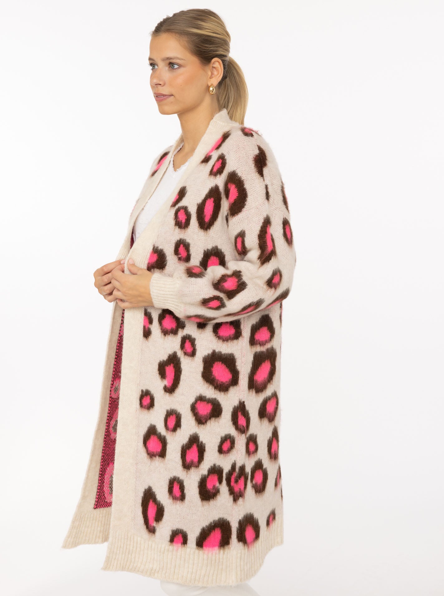 Zwillingsherz Kuschel-Cardigan "Soft Leo" mit pinkfarbenen Akzenten