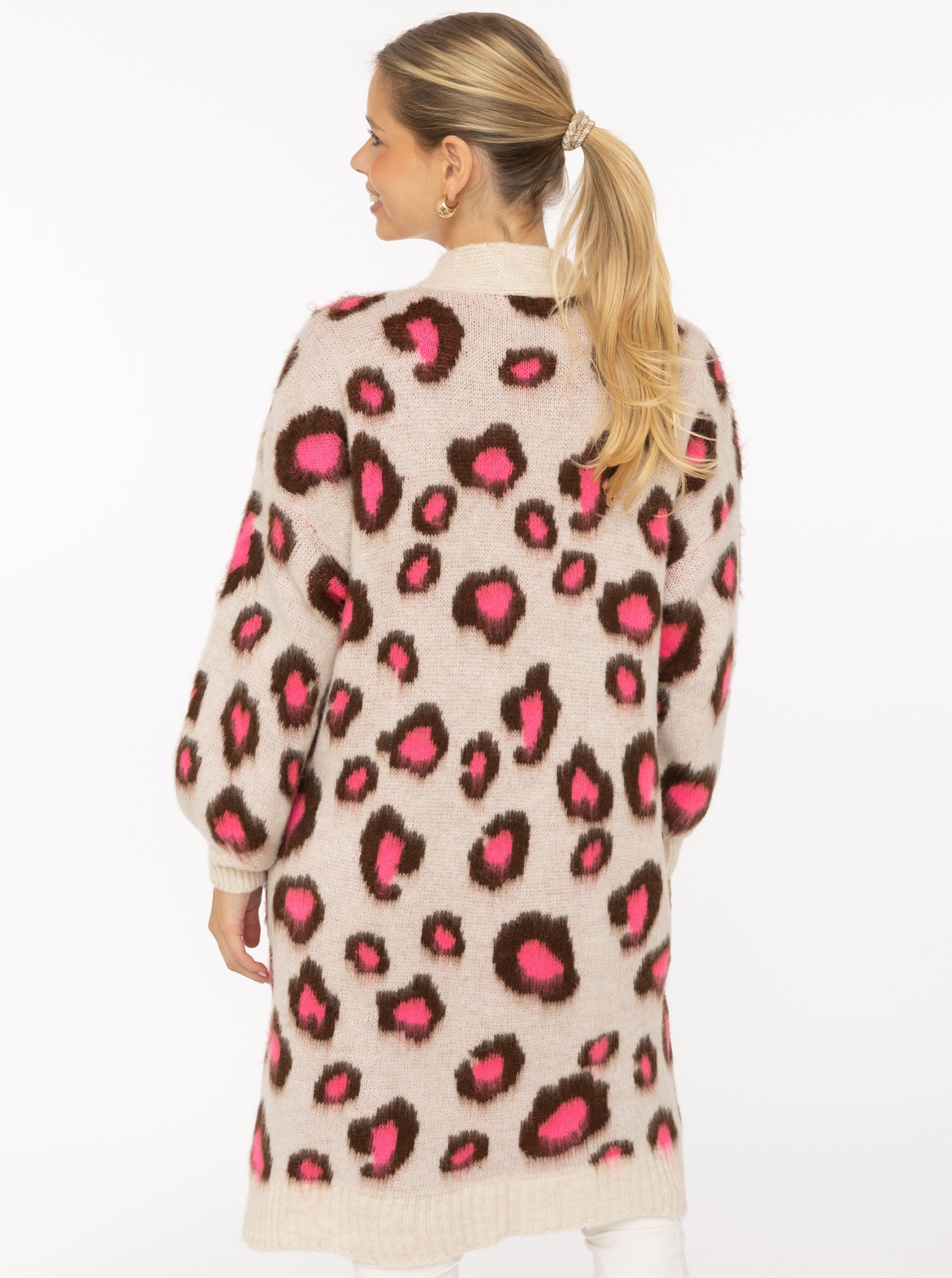 Zwillingsherz Kuschel-Cardigan "Soft Leo" mit pinkfarbenen Akzenten