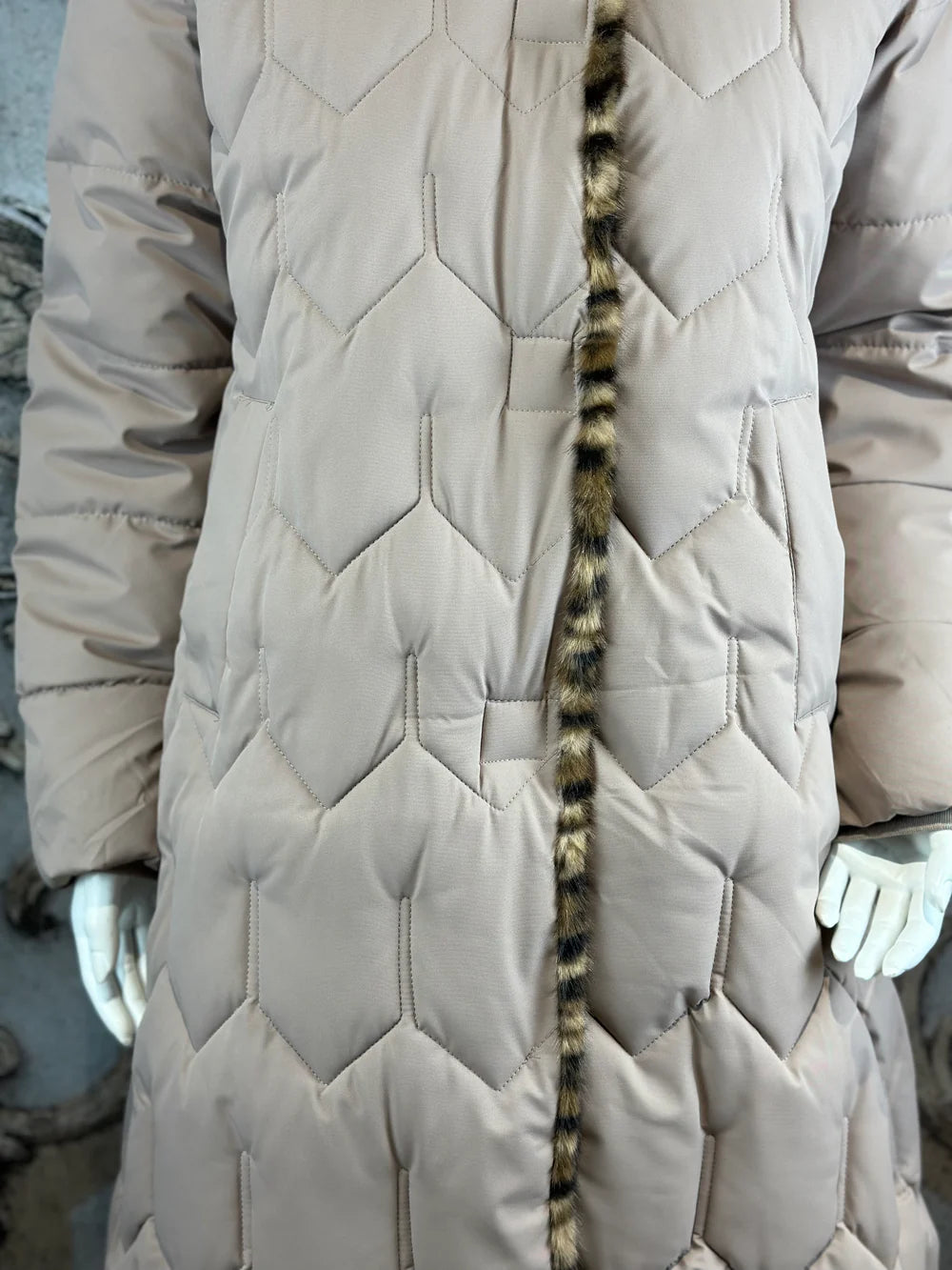 Rose Mode - Steppmantel mit Kunstfellbesatz - Leopard - Beige