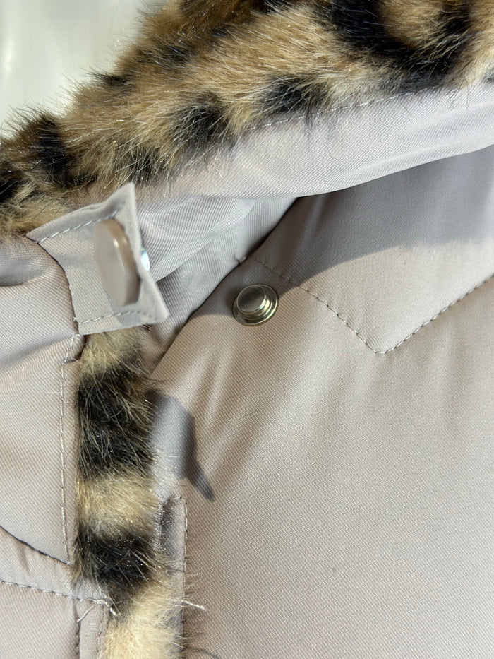 Rose Mode - Steppmantel mit Kunstfellbesatz - Leopard - Beige