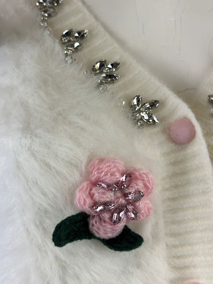 Rose Mode - Kuschel-Cardigan mit Blumenapplikationen & Strass  in Beige