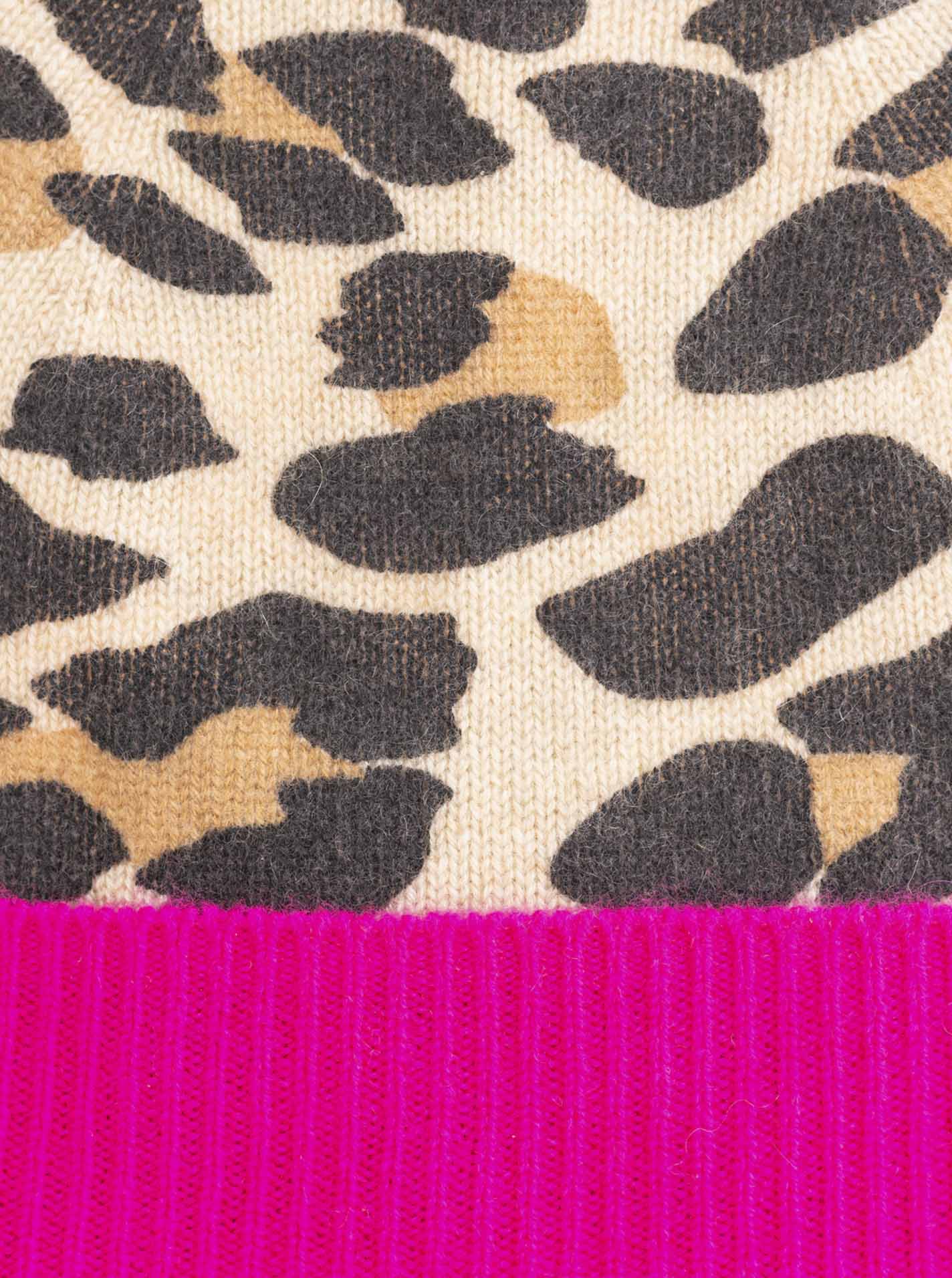 Zwillingsherz Mütze aus 100% Kaschmir - Leo-Design - mit neonpinkem Umschlag