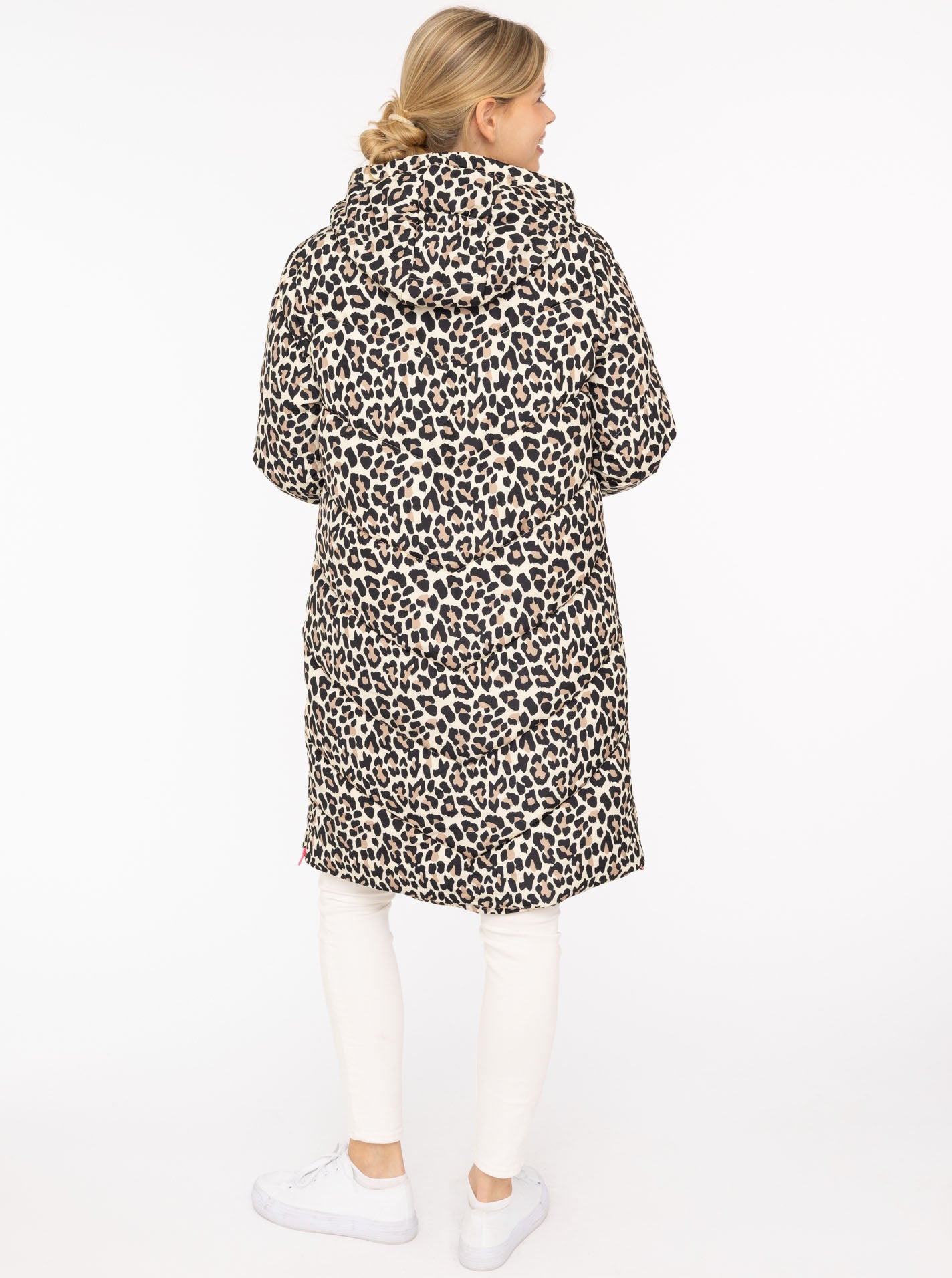 Steppmantel "Leo Allover" - Zwillingsherz - Warmer Damenmantel mit Leopardenmuster & Kapuze