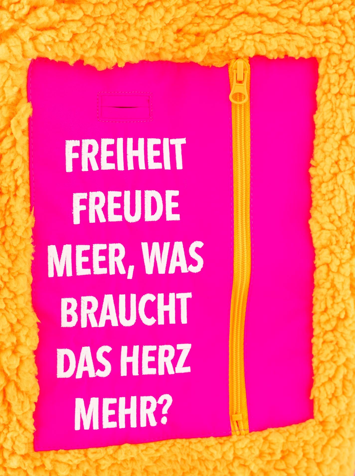 Oversize Windjacke "Surferjacke" in Neonpink mit Teddyfutter von Zwillingsherz