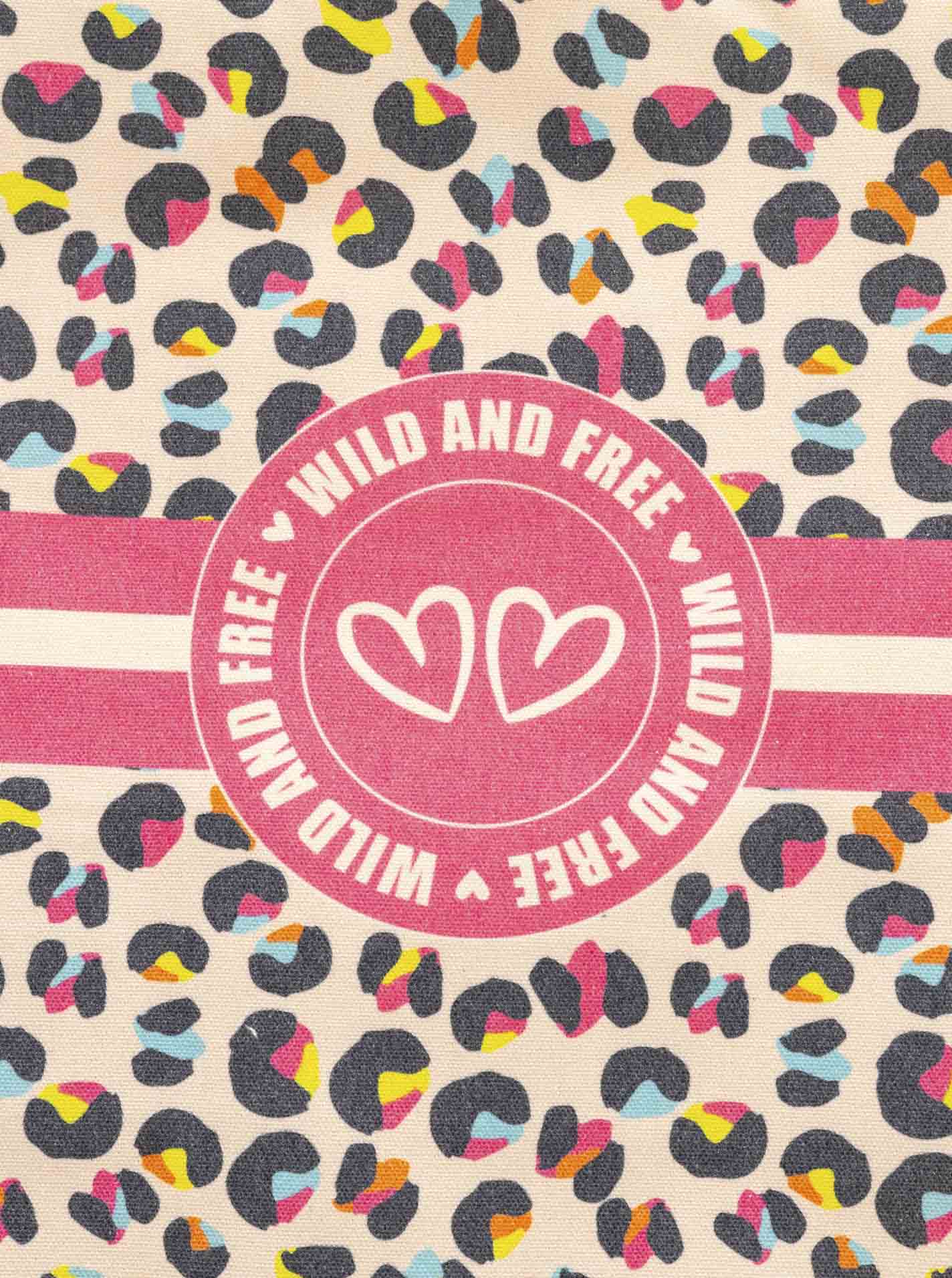 Zwillingsherz ToteBag - Bunter Leo - Print mit pinkem "Wild and Free"-Emblem