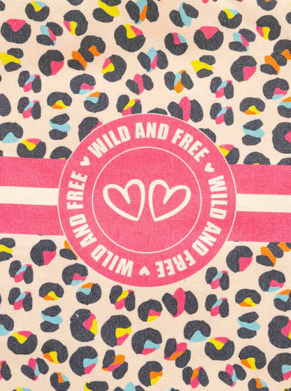 Zwillingsherz ToteBag - Bunter Leo - Print mit pinkem "Wild and Free"-Emblem