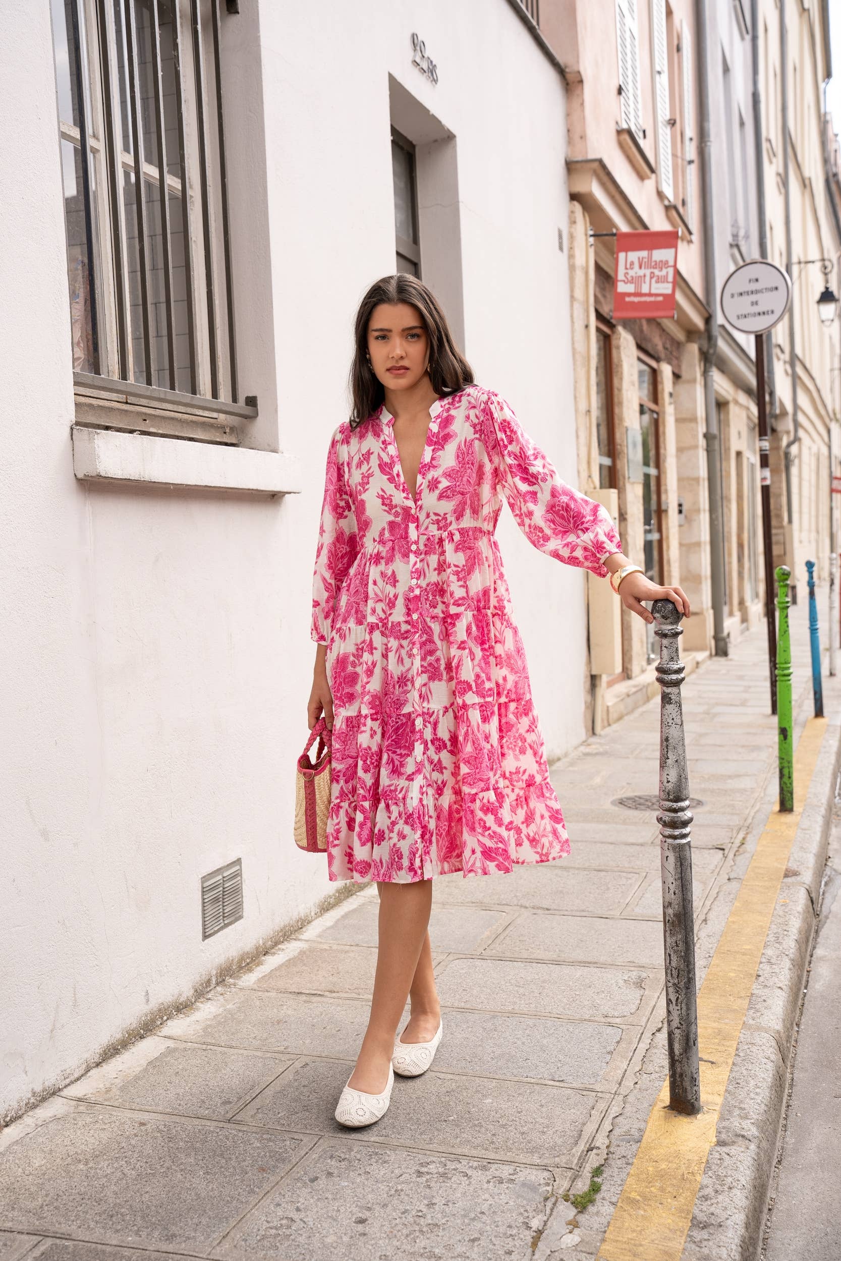 Choklate Paris Sienna Hemdblusenkleid Midilänge Florales Hibiskusmuster Pink-Weiß - Boho-Stil