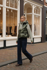 Attrait Paris kurze Metallic-Steppweste mit Kapuze Khaki