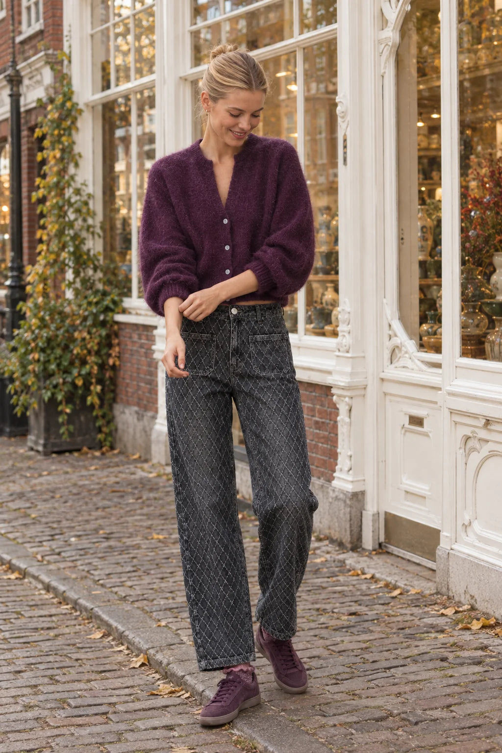 TAMBA flauschiger Strickcardigan mit V-Ausschnitt Old Mauve – Dunkle Pflaume