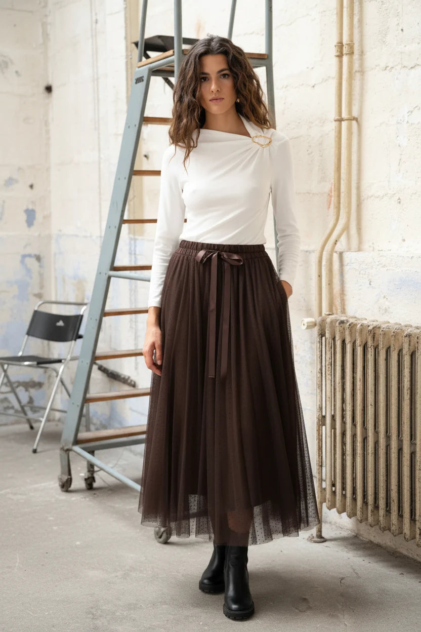 Lulumary asymmetrisches Longsleeve mit goldfarbener Schnalle Ecru